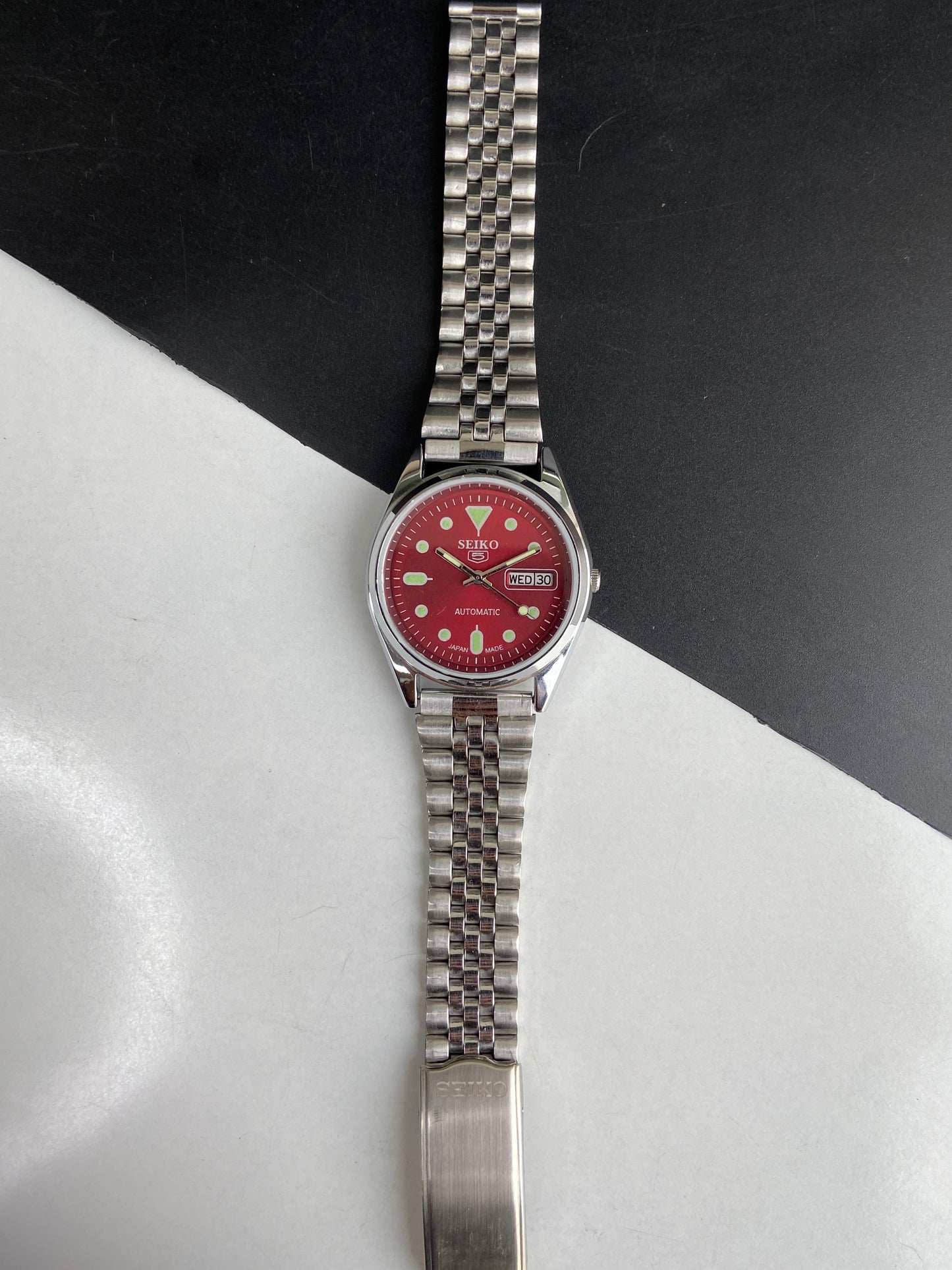 Vintage Mod Seiko 5 Automatic 6309A 17 Jewels Japan Men's Day-Date Red Face Wrist Watch E72