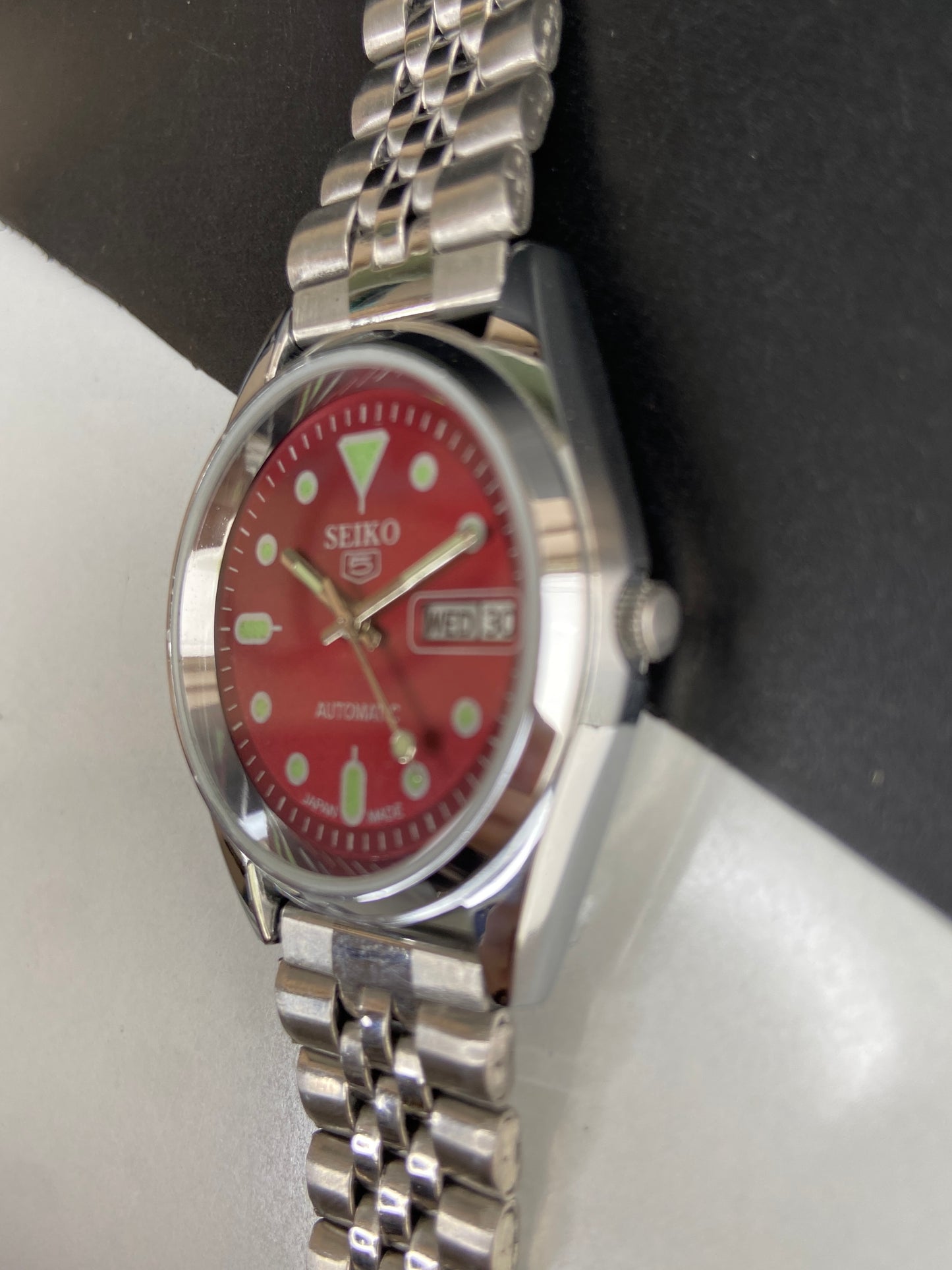 Vintage Mod Seiko 5 Automatic 6309A 17 Jewels Japan Men's Day-Date Red Face Wrist Watch E72