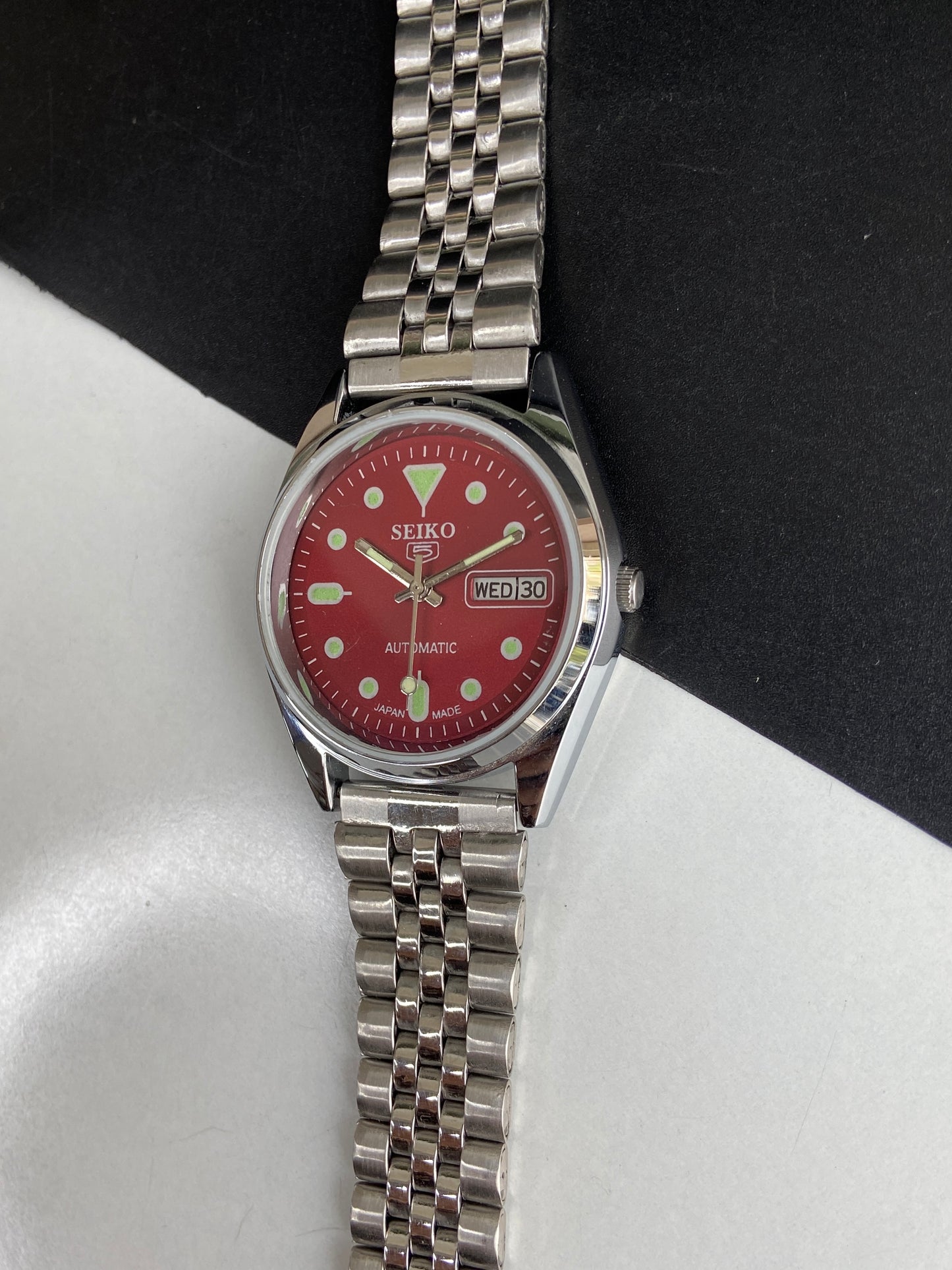 Vintage Mod Seiko 5 Automatic 6309A 17 Jewels Japan Men's Day-Date Red Face Wrist Watch E72