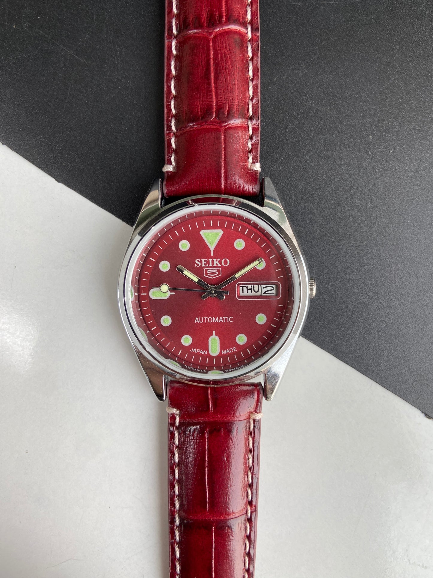 Vintage Mod Seiko 5 Automatic 6309A 17 Jewels Japan Men's Day-Date Red Face Wrist Watch E72