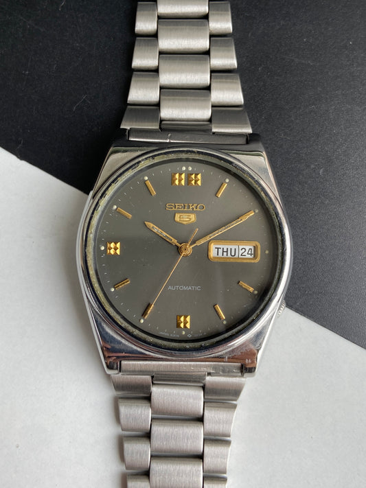 Vintage 1982 Original Seiko 5 Automatic 6309-8230 Gray Face 17 Jewels Day-Date Japanese Men's Wrist Watch E81