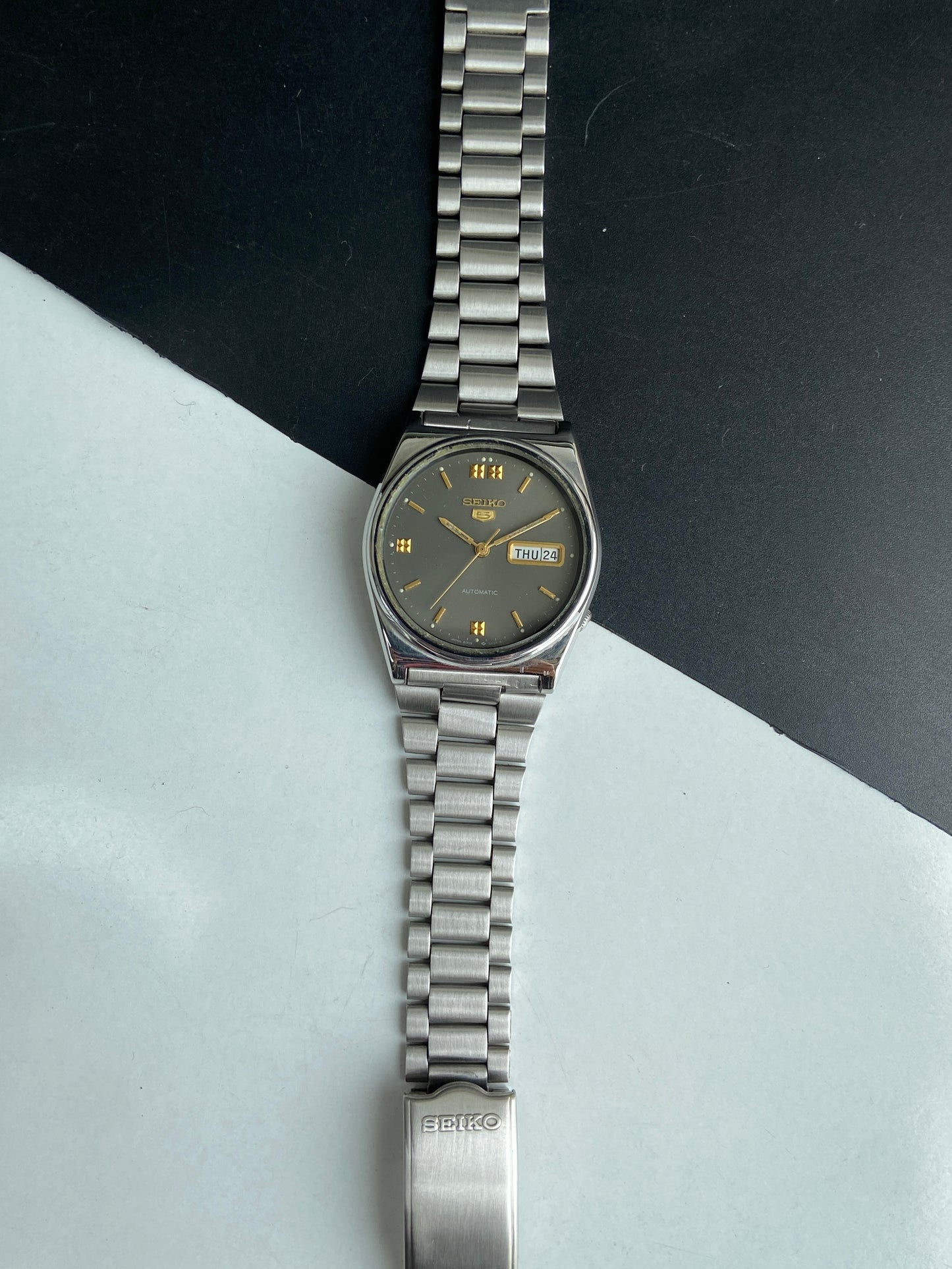 Vintage 1982 Original Seiko 5 Automatic 6309-8230 Gray Face 17 Jewels Day-Date Japanese Men's Wrist Watch E81