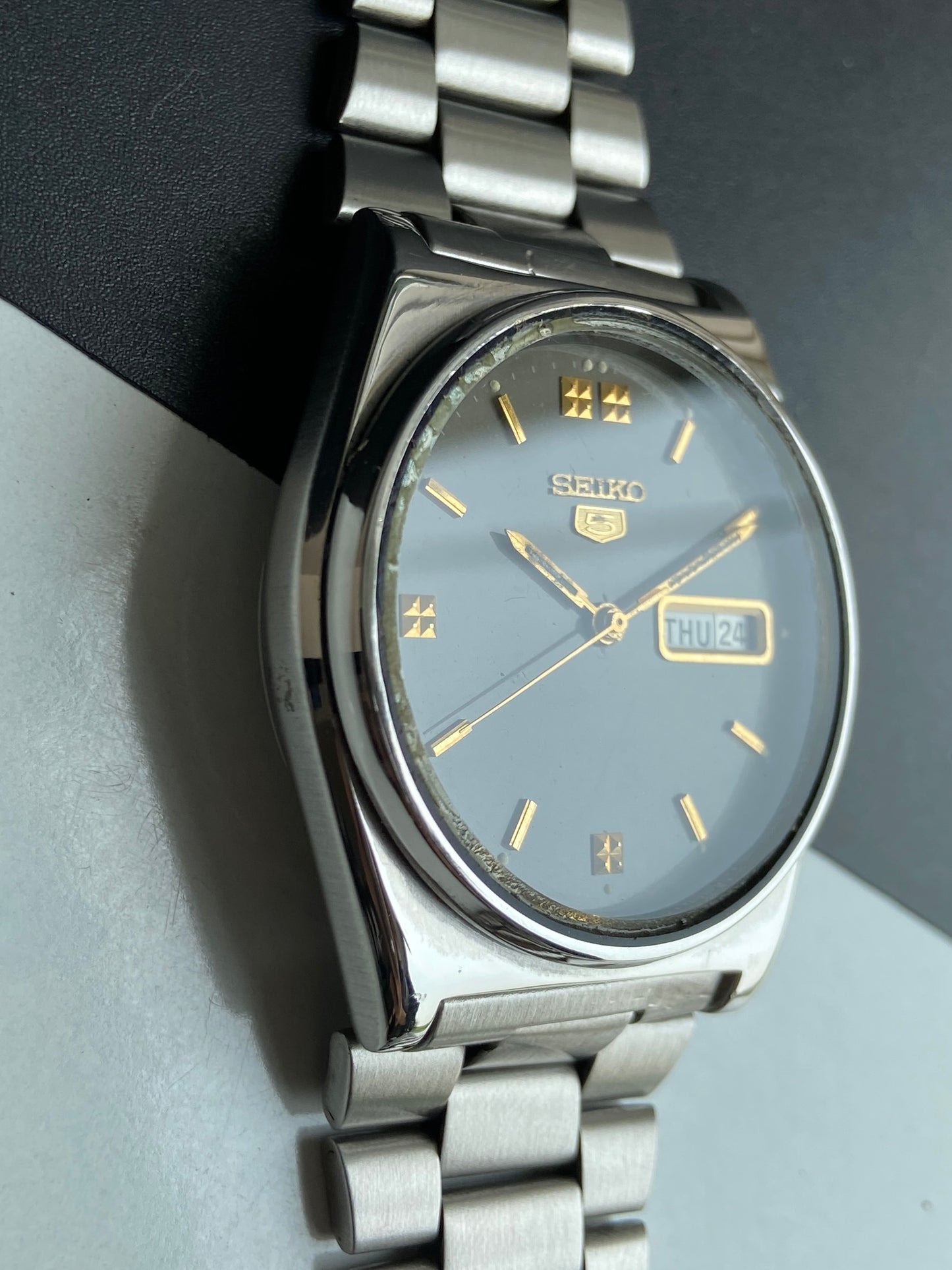 Vintage 1982 Original Seiko 5 Automatic 6309-8230 Gray Face 17 Jewels Day-Date Japanese Men's Wrist Watch E81