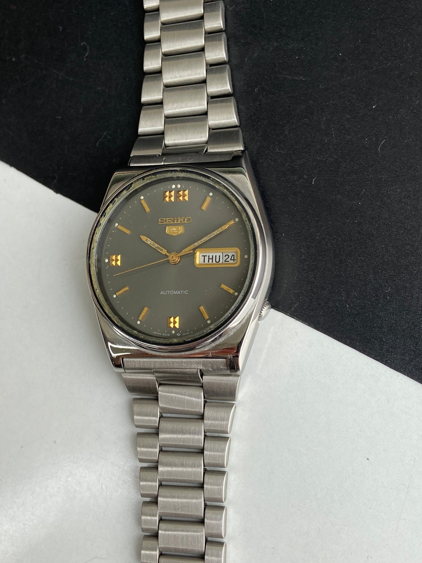 Vintage 1982 Original Seiko 5 Automatic 6309-8230 Gray Face 17 Jewels Day-Date Japanese Men's Wrist Watch E81