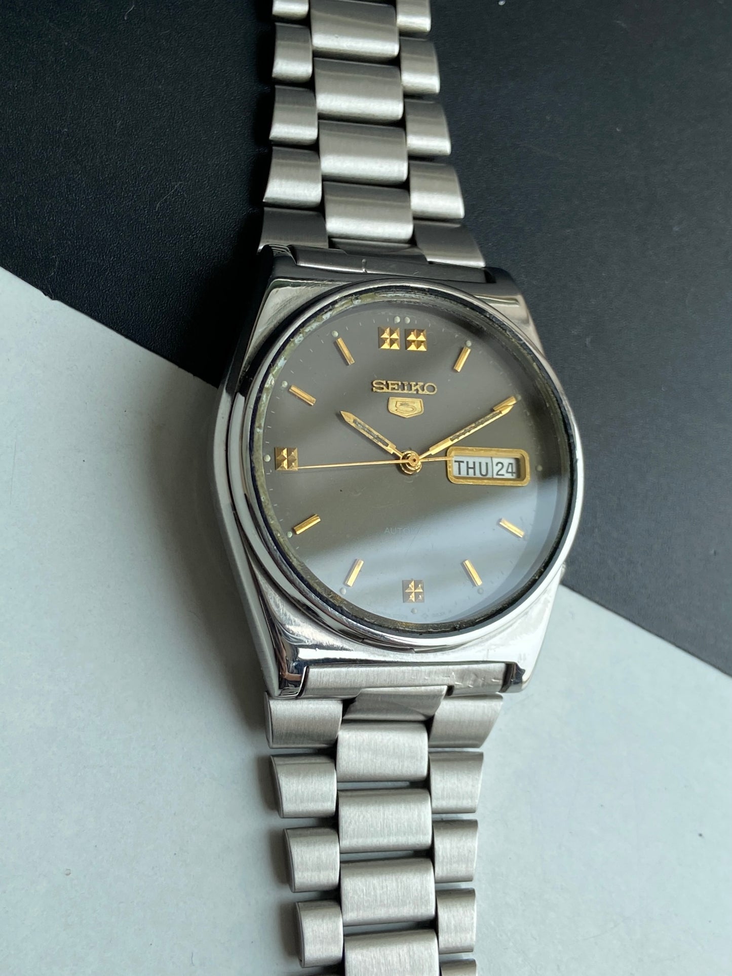 Vintage 1982 Original Seiko 5 Automatic 6309-8230 Gray Face 17 Jewels Day-Date Japanese Men's Wrist Watch E81