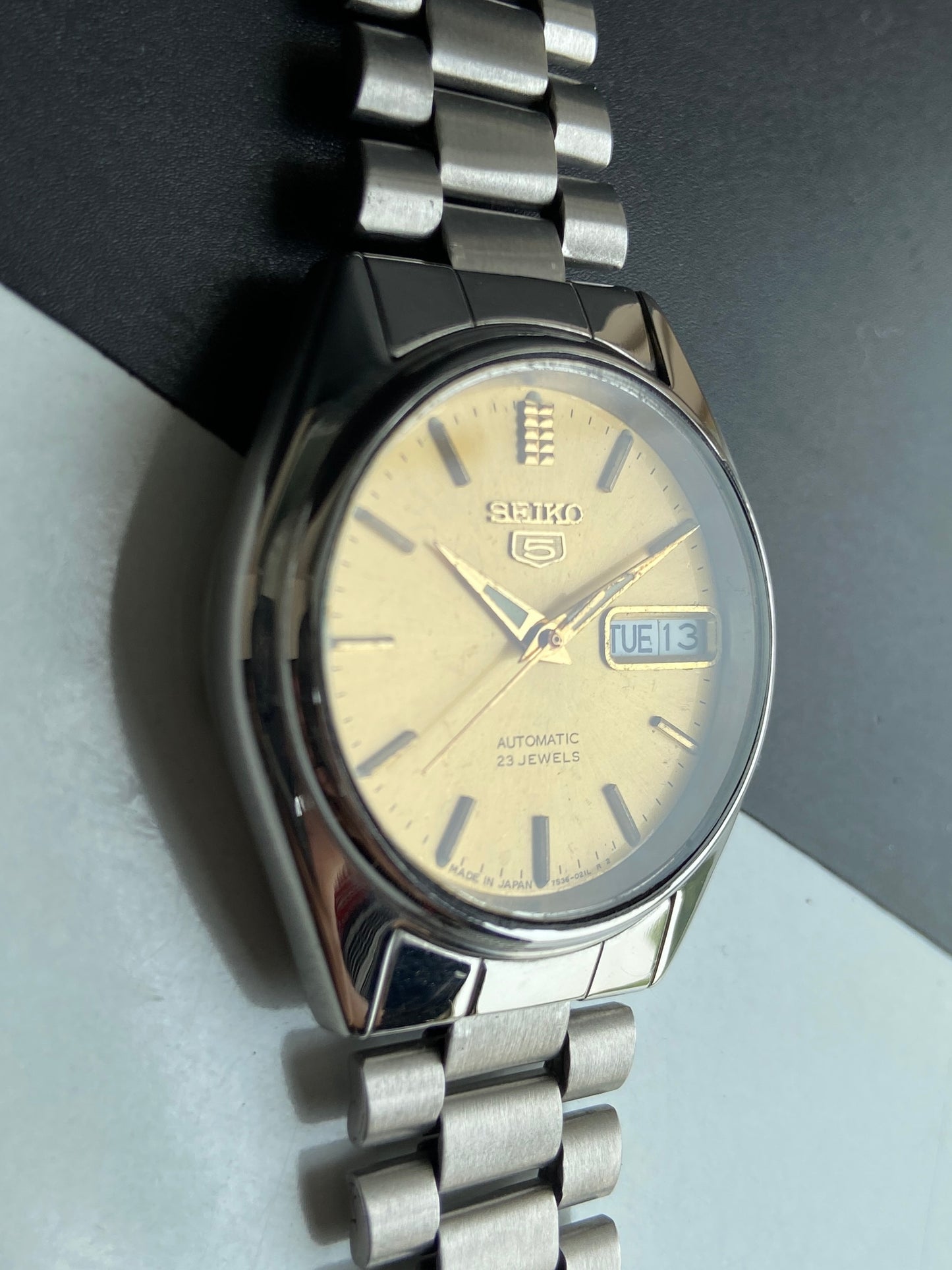 Vintage 1998 Original Seiko 5 Automatic 7S36-6080 Golden Face 23 Jewels Day-Date Japanese Men's Wrist Watch E85