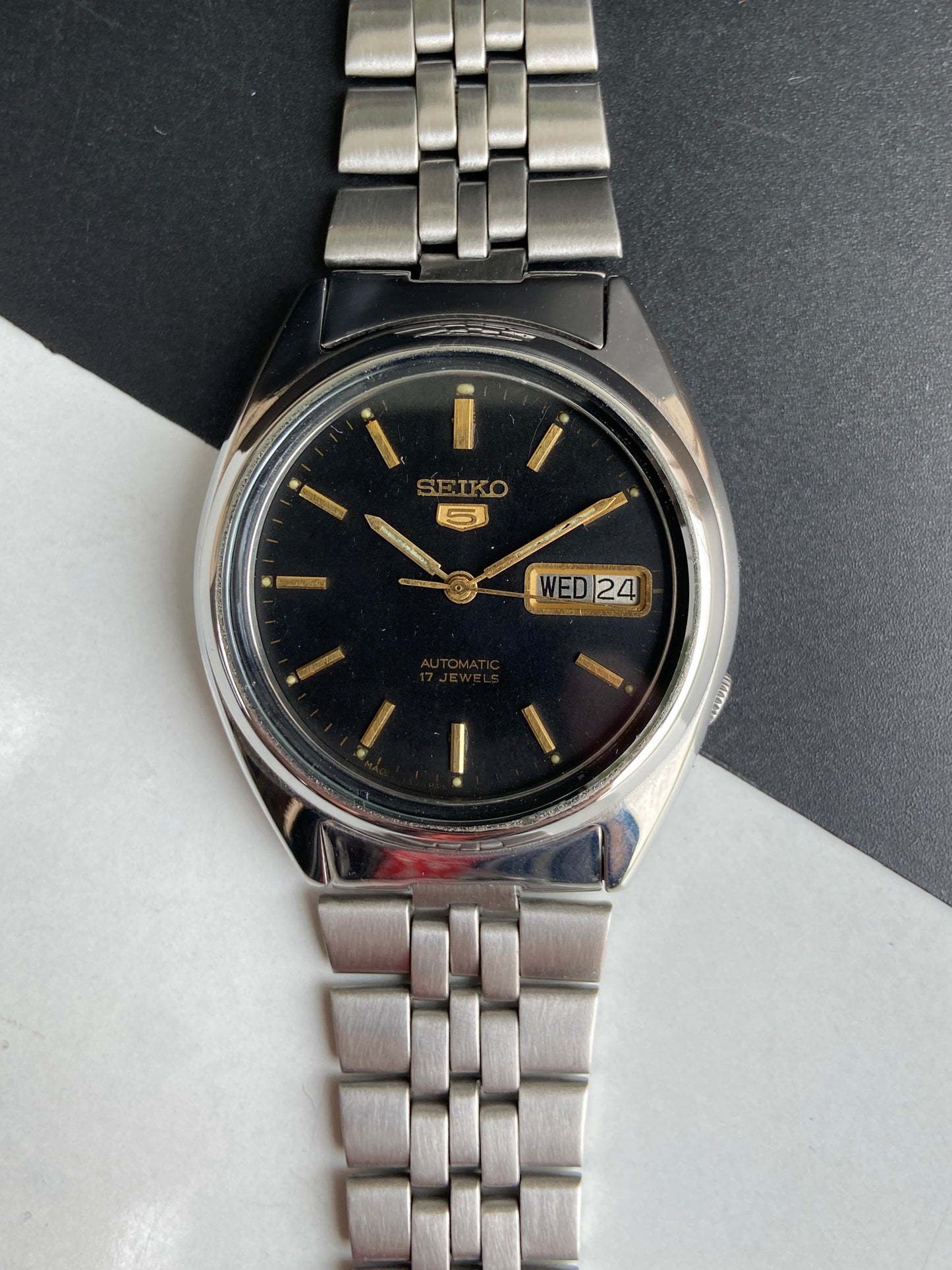 Vintage 1981 Original Seiko 5 Automatic 7009-3180 Black Face 17 Jewels Day-Date Japanese Men's Wrist Watch E90