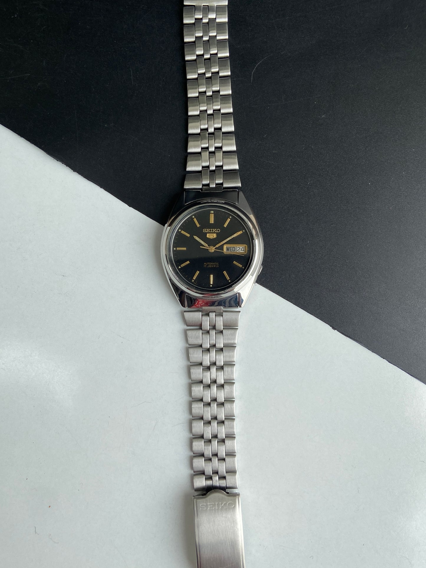 Vintage 1981 Original Seiko 5 Automatic 7009-3180 Black Face 17 Jewels Day-Date Japanese Men's Wrist Watch E90