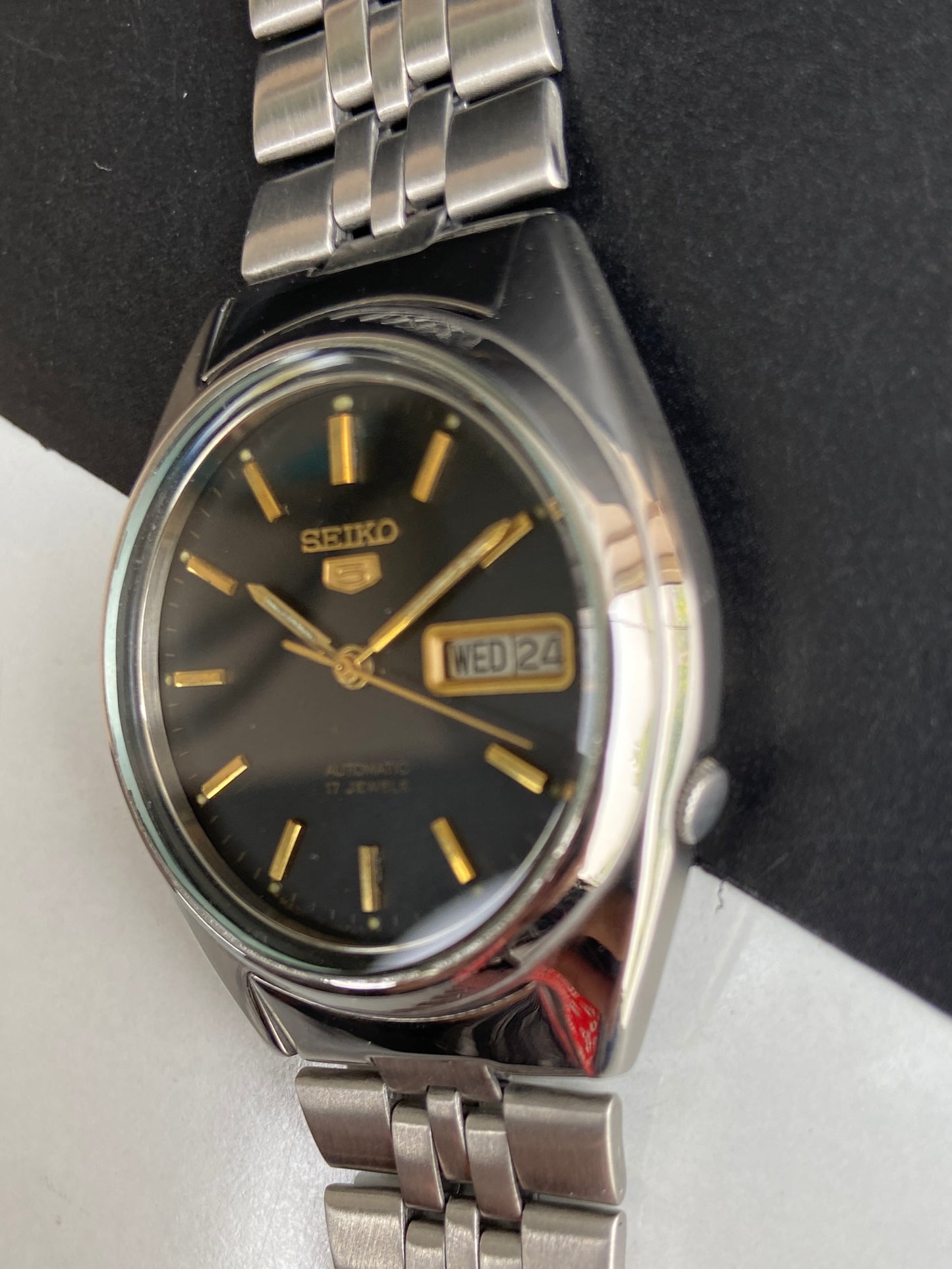 Vintage 1981 Original Seiko 5 Automatic 7009-3180 Black Face 17 Jewels Day-Date Japanese Men's Wrist Watch E90