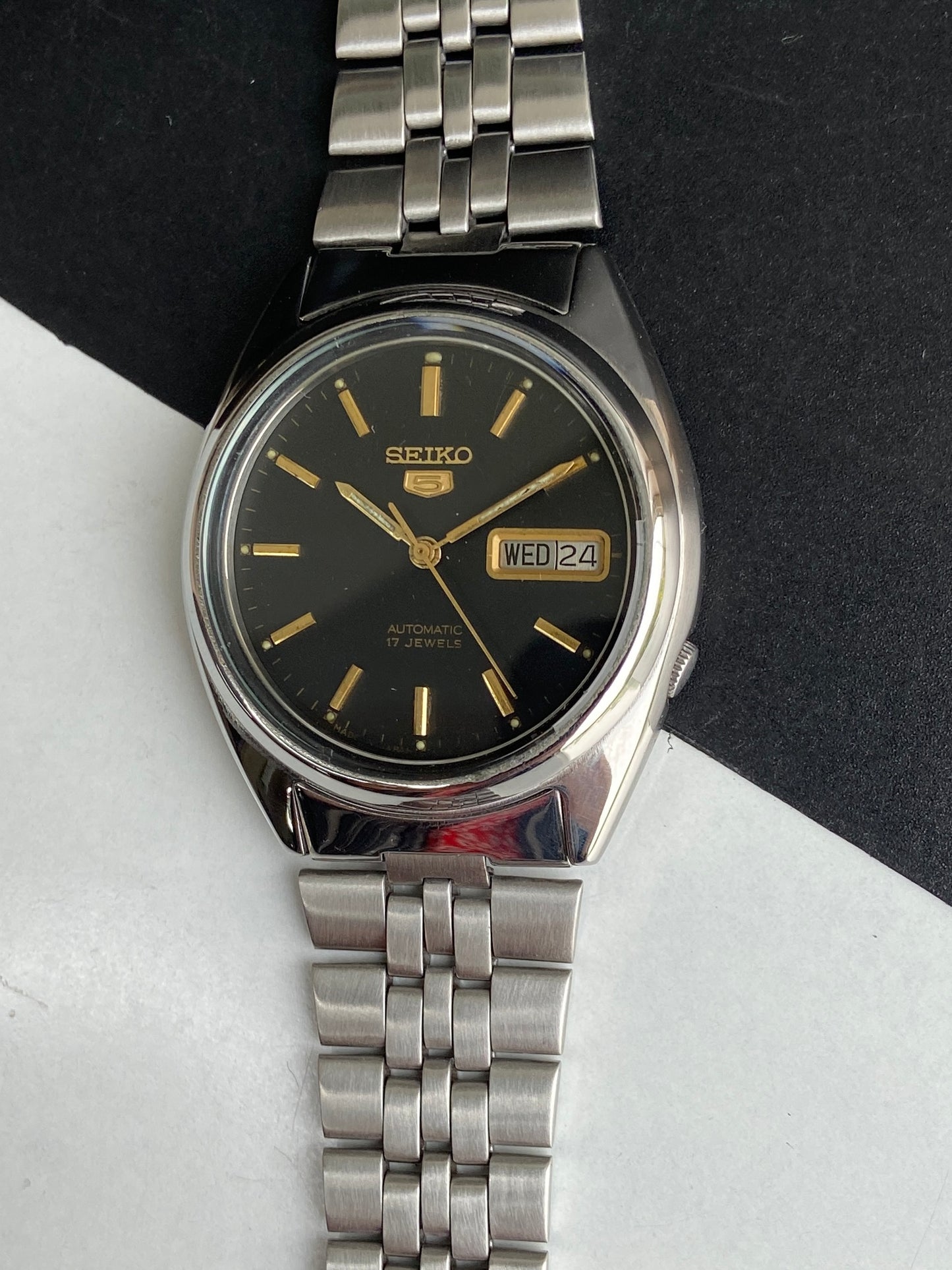 Vintage 1981 Original Seiko 5 Automatic 7009-3180 Black Face 17 Jewels Day-Date Japanese Men's Wrist Watch E90
