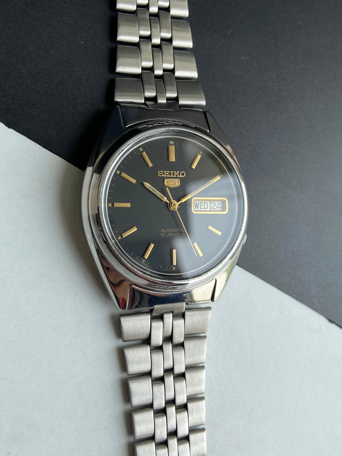 Vintage 1981 Original Seiko 5 Automatic 7009-3180 Black Face 17 Jewels Day-Date Japanese Men's Wrist Watch E90