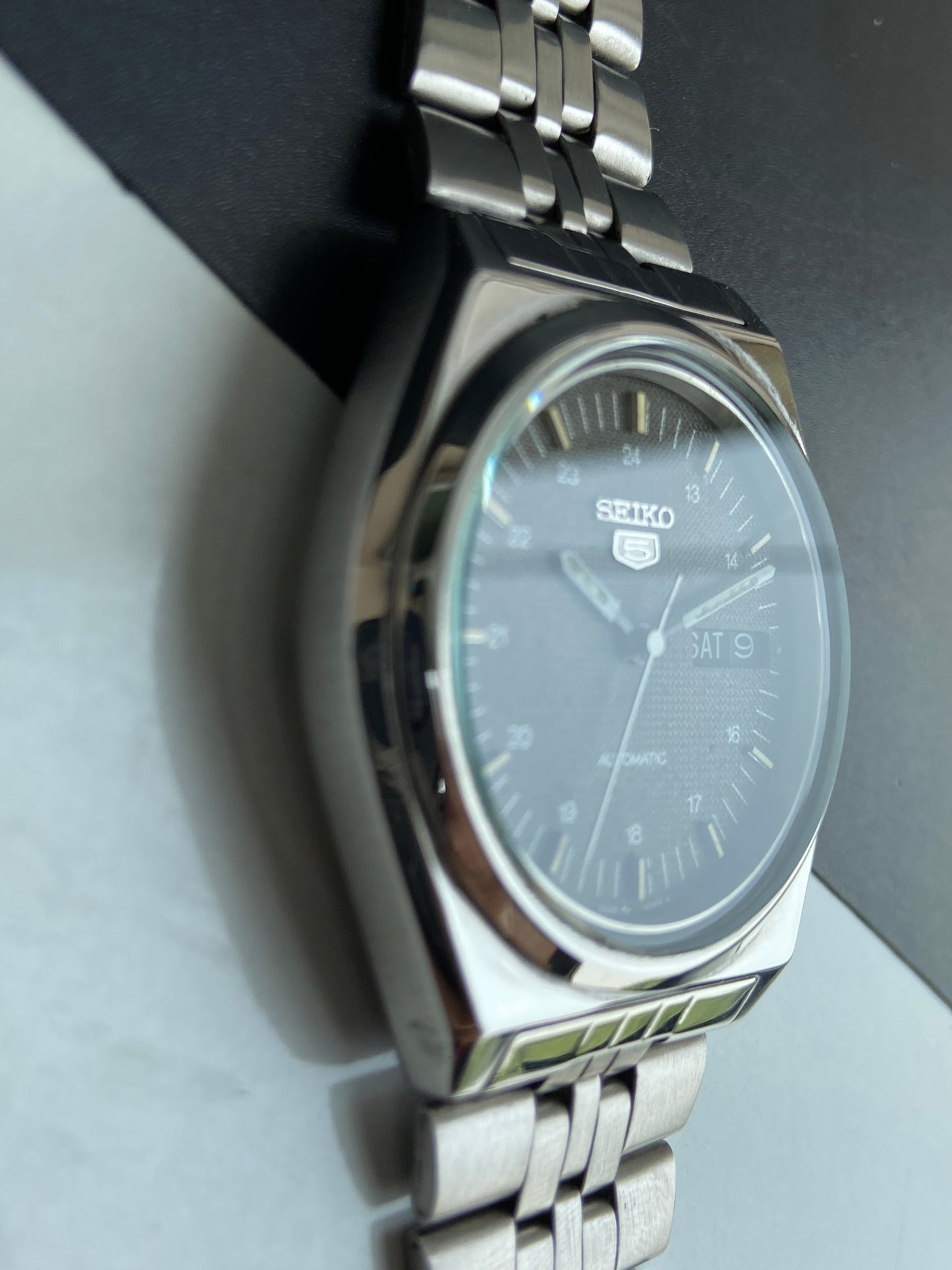 Vintage 1982 Original Seiko 5 Automatic 7009-876A Black Face 17 Jewels Day-Date Japanese Men's Wrist Watch E91