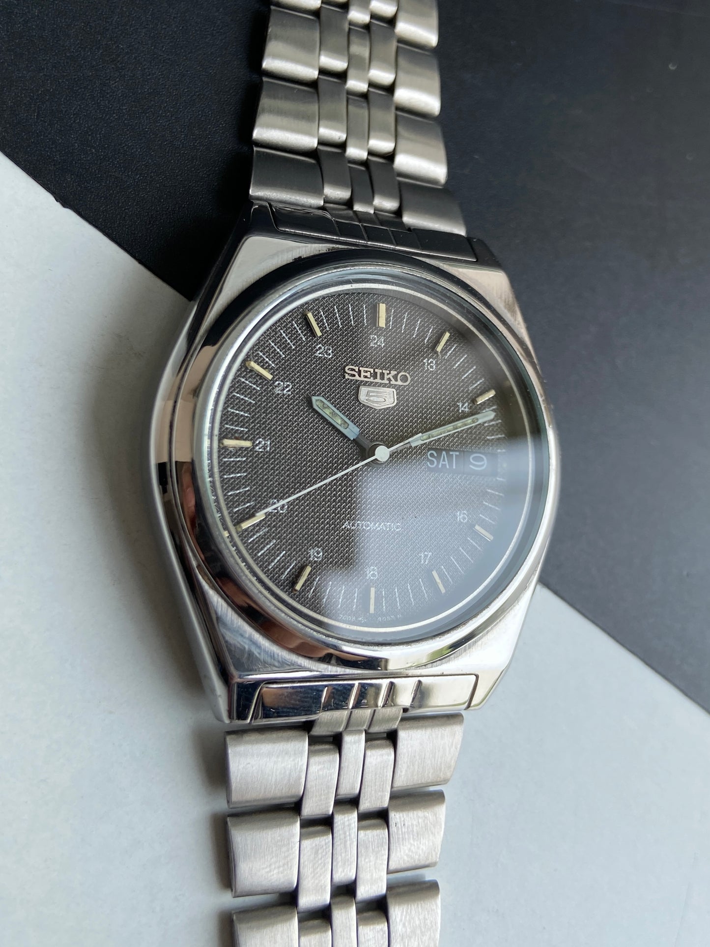 Vintage 1982 Original Seiko 5 Automatic 7009-876A Black Face 17 Jewels Day-Date Japanese Men's Wrist Watch E91
