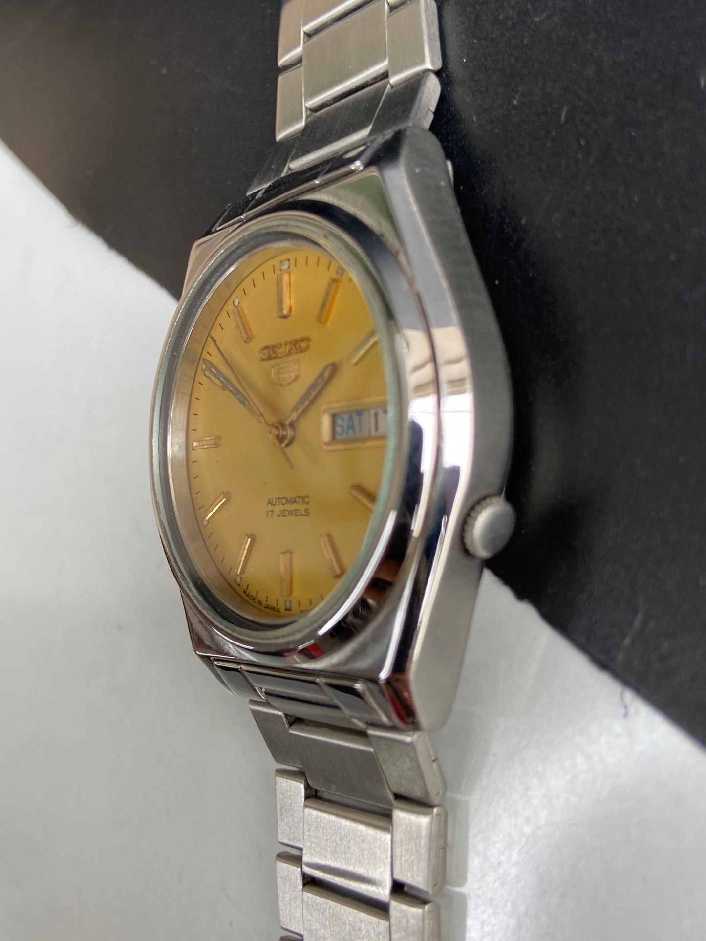 Vintage 1985 Original Seiko 5 Automatic 7009-8330 Golden Face 17 Jewels Day-Date Japanese Men's Wrist Watch E93