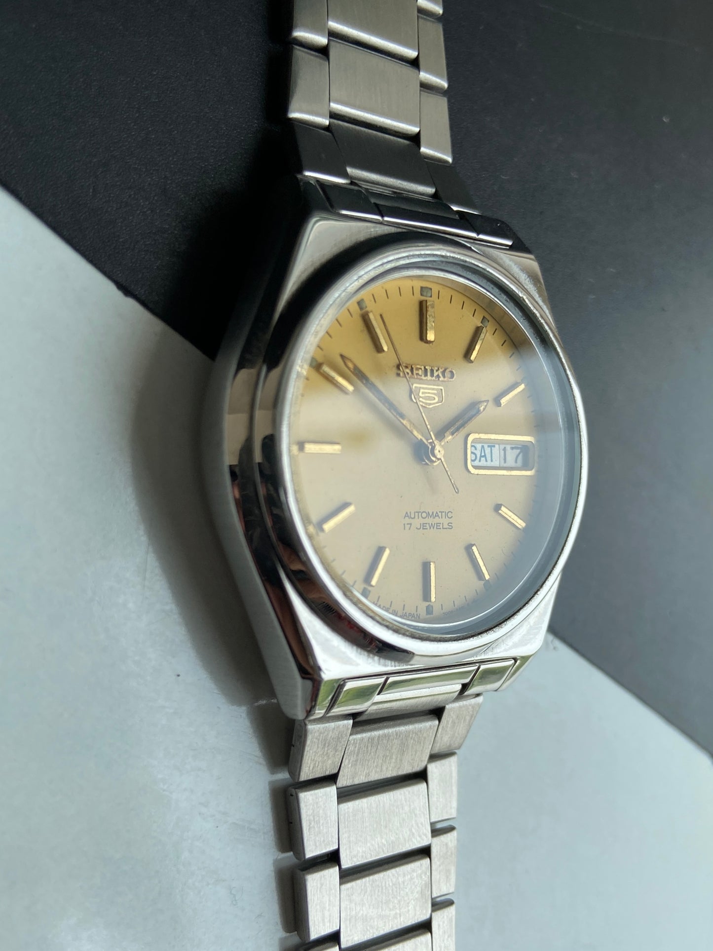 Vintage 1985 Original Seiko 5 Automatic 7009-8330 Golden Face 17 Jewels Day-Date Japanese Men's Wrist Watch E93