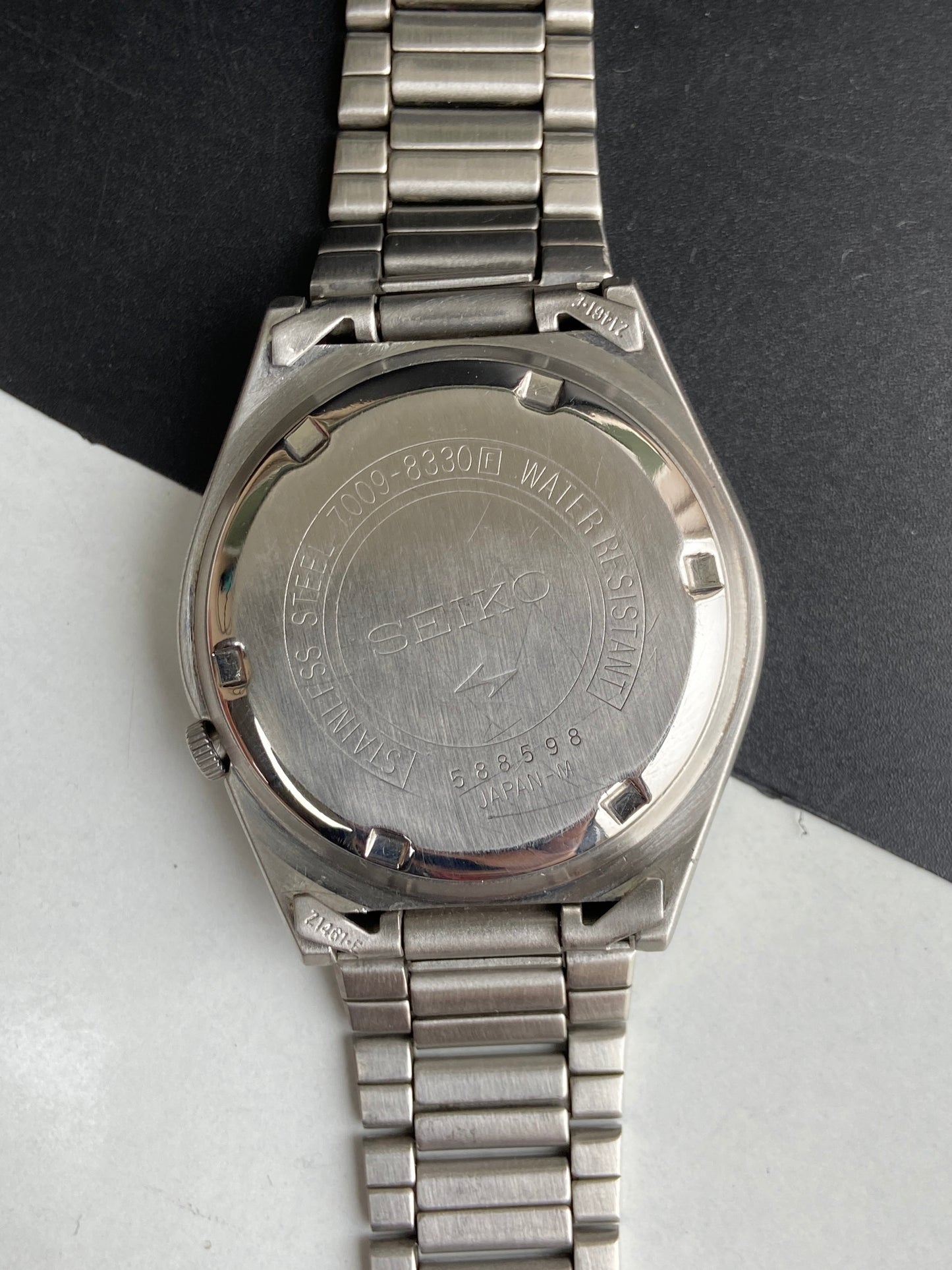 Vintage 1985 Original Seiko 5 Automatic 7009-8330 Golden Face 17 Jewels Day-Date Japanese Men's Wrist Watch E93