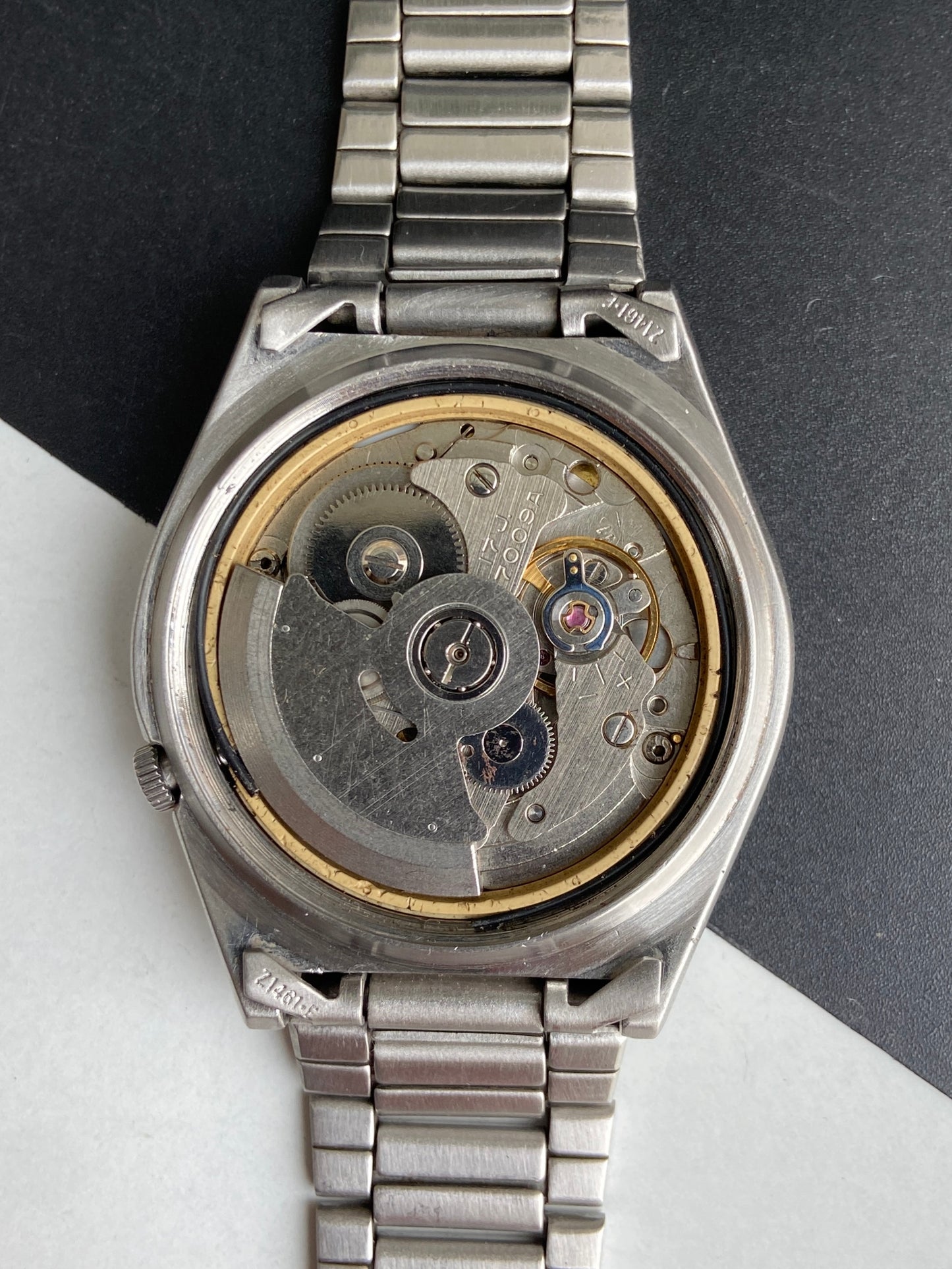 Vintage 1985 Original Seiko 5 Automatic 7009-8330 Golden Face 17 Jewels Day-Date Japanese Men's Wrist Watch E93
