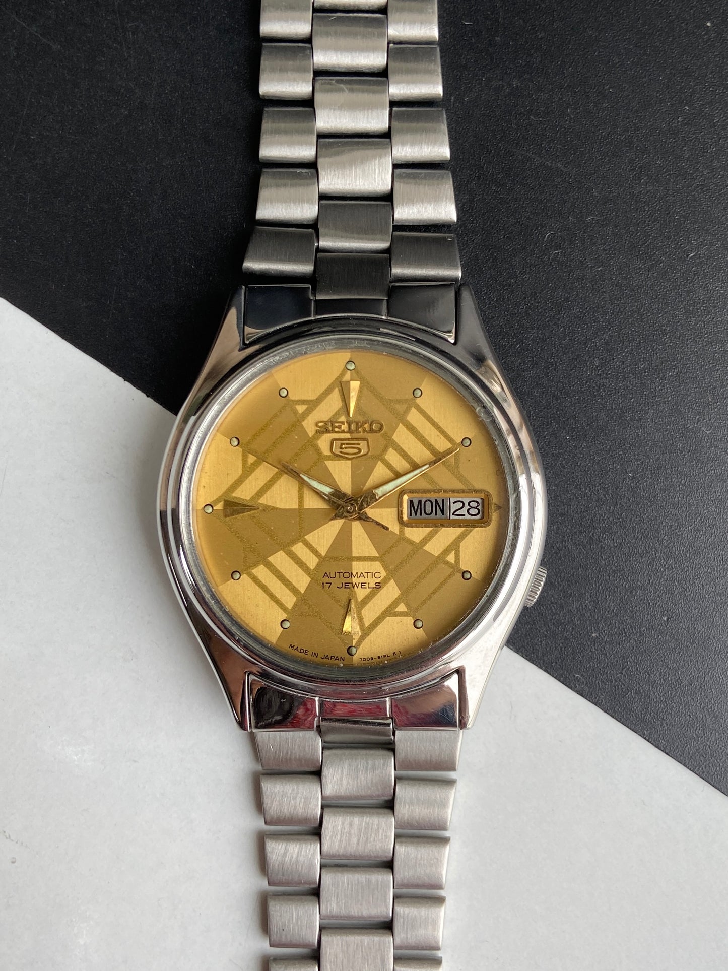 Vintage 1980 Original Seiko 5 Automatic 7009-3170 Golden Face 17 Jewels Day-Date Japanese Men's Wrist Watch E94