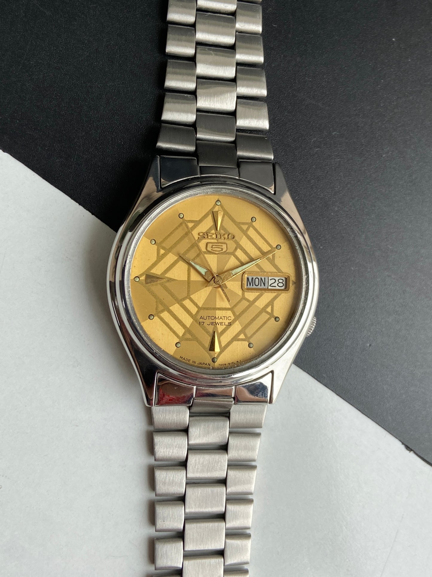 Vintage 1980 Original Seiko 5 Automatic 7009-3170 Golden Face 17 Jewels Day-Date Japanese Men's Wrist Watch E94