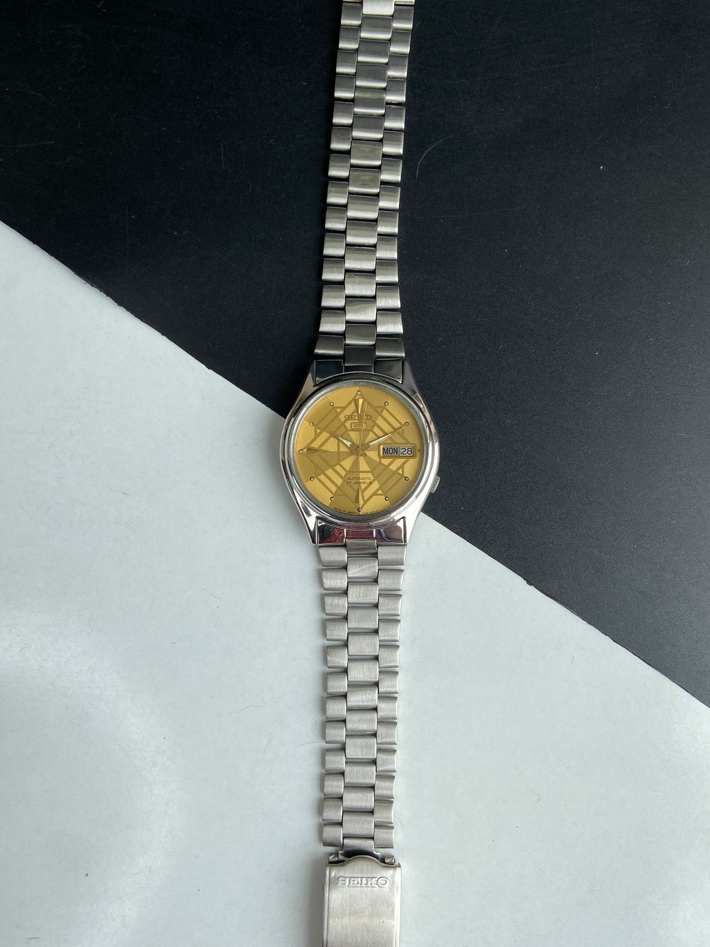 Vintage 1980 Original Seiko 5 Automatic 7009-3170 Golden Face 17 Jewels Day-Date Japanese Men's Wrist Watch E94