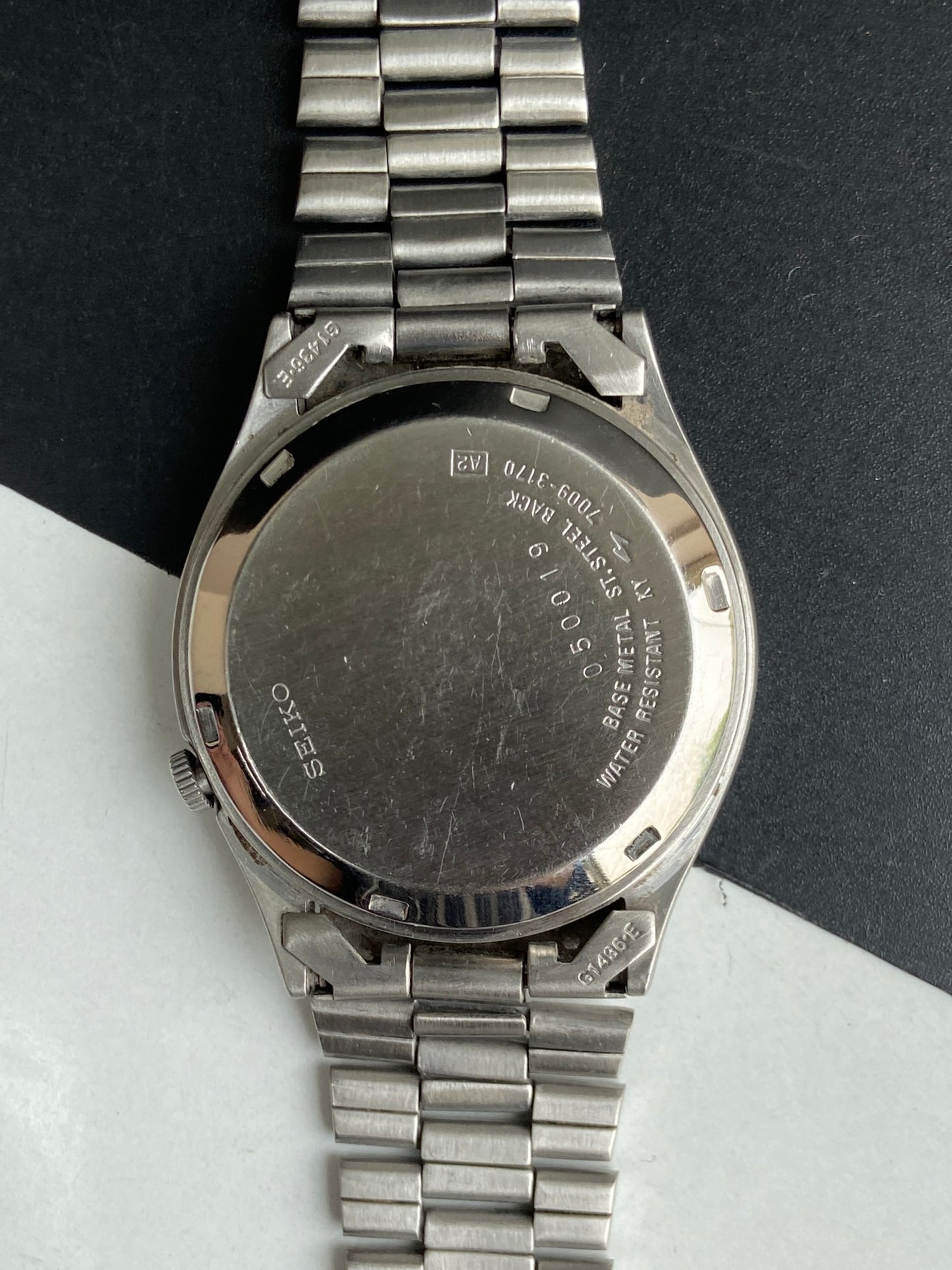 Vintage 1980 Original Seiko 5 Automatic 7009-3170 Golden Face 17 Jewels Day-Date Japanese Men's Wrist Watch E94