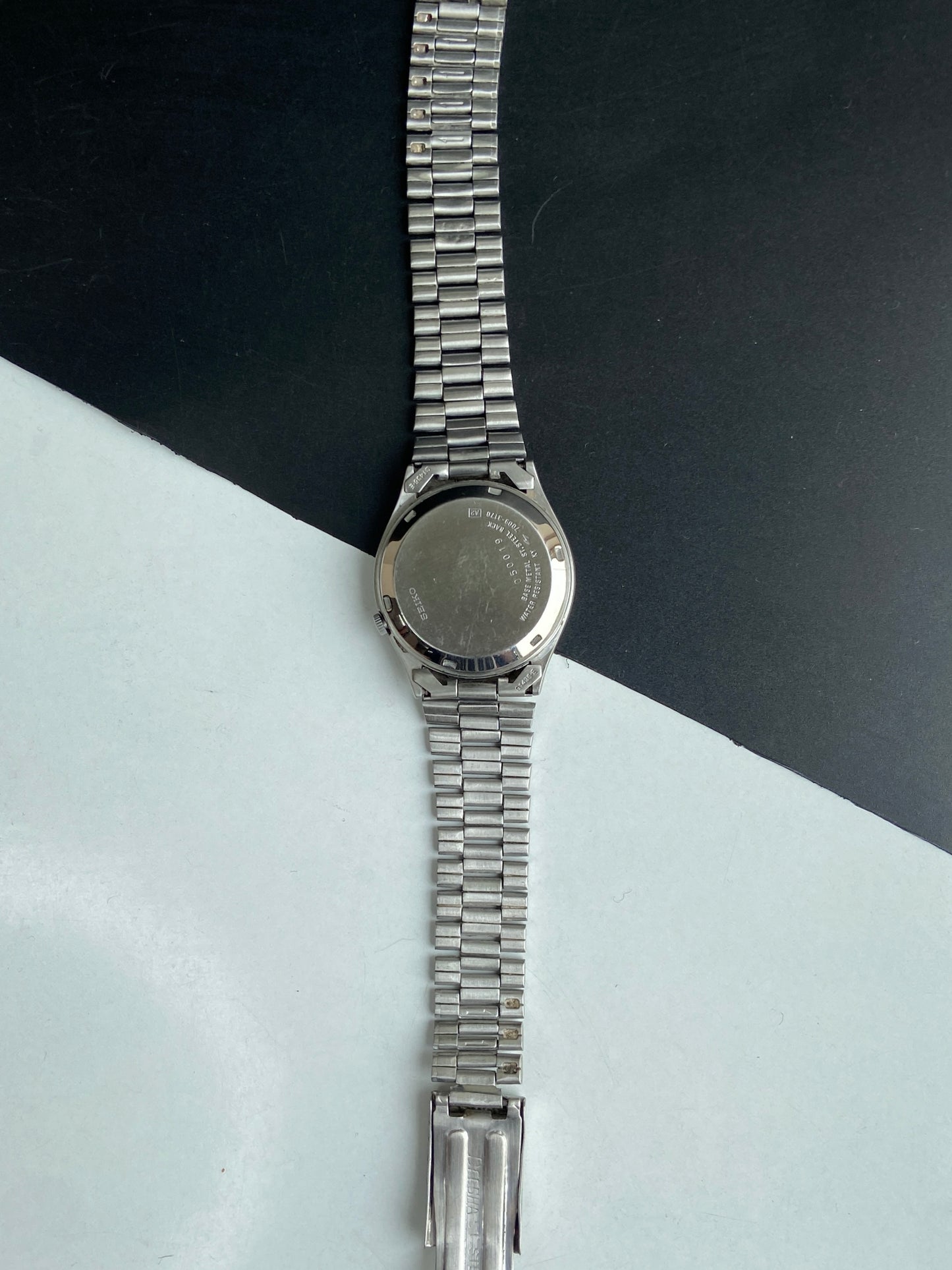 Vintage 1980 Original Seiko 5 Automatic 7009-3170 Golden Face 17 Jewels Day-Date Japanese Men's Wrist Watch E94