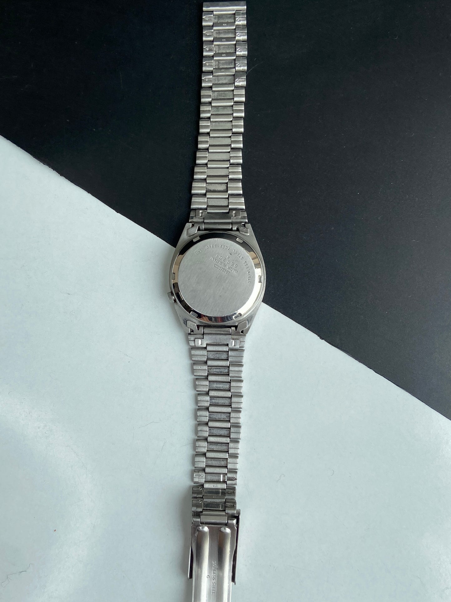 Vintage 1976 Original Seiko 5 Automatic 7009-5840 Silver Face 17 Jewels Day-Date Japanese Men's Wrist Watch E95