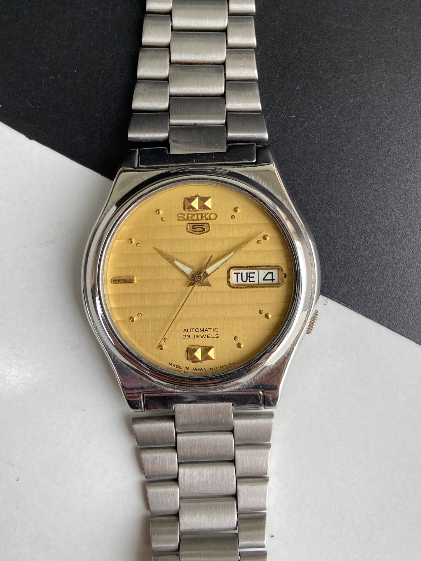 Vintage 1997 Original Seiko 5 Automatic 7S36-8180 Golden Face 23 Jewels Day-Date Japanese Men's Wrist Watch F01