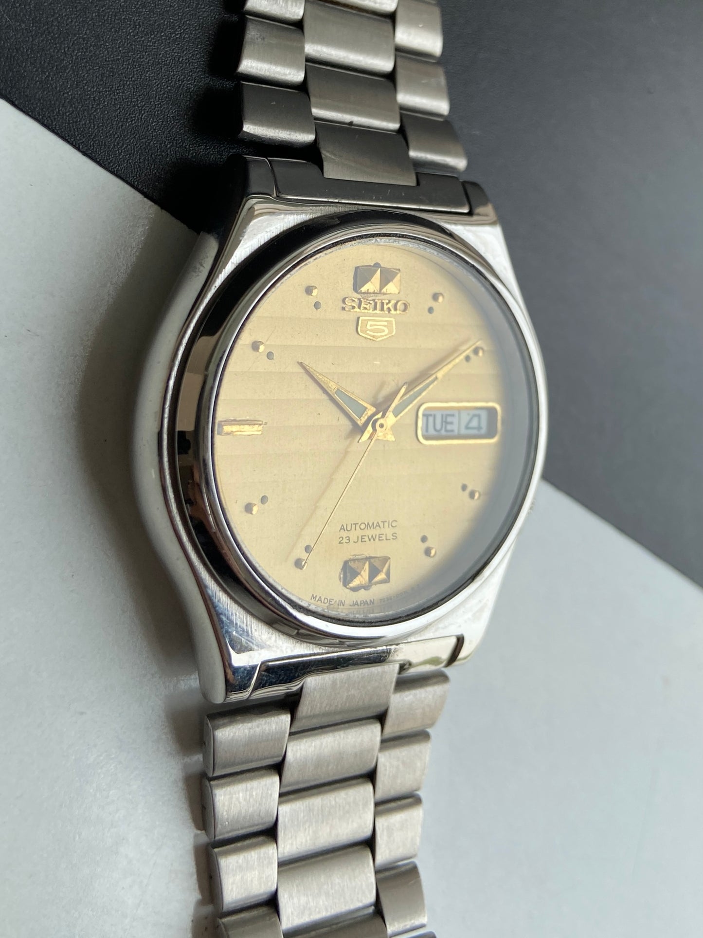 Vintage 1997 Original Seiko 5 Automatic 7S36-8180 Golden Face 23 Jewels Day-Date Japanese Men's Wrist Watch F01