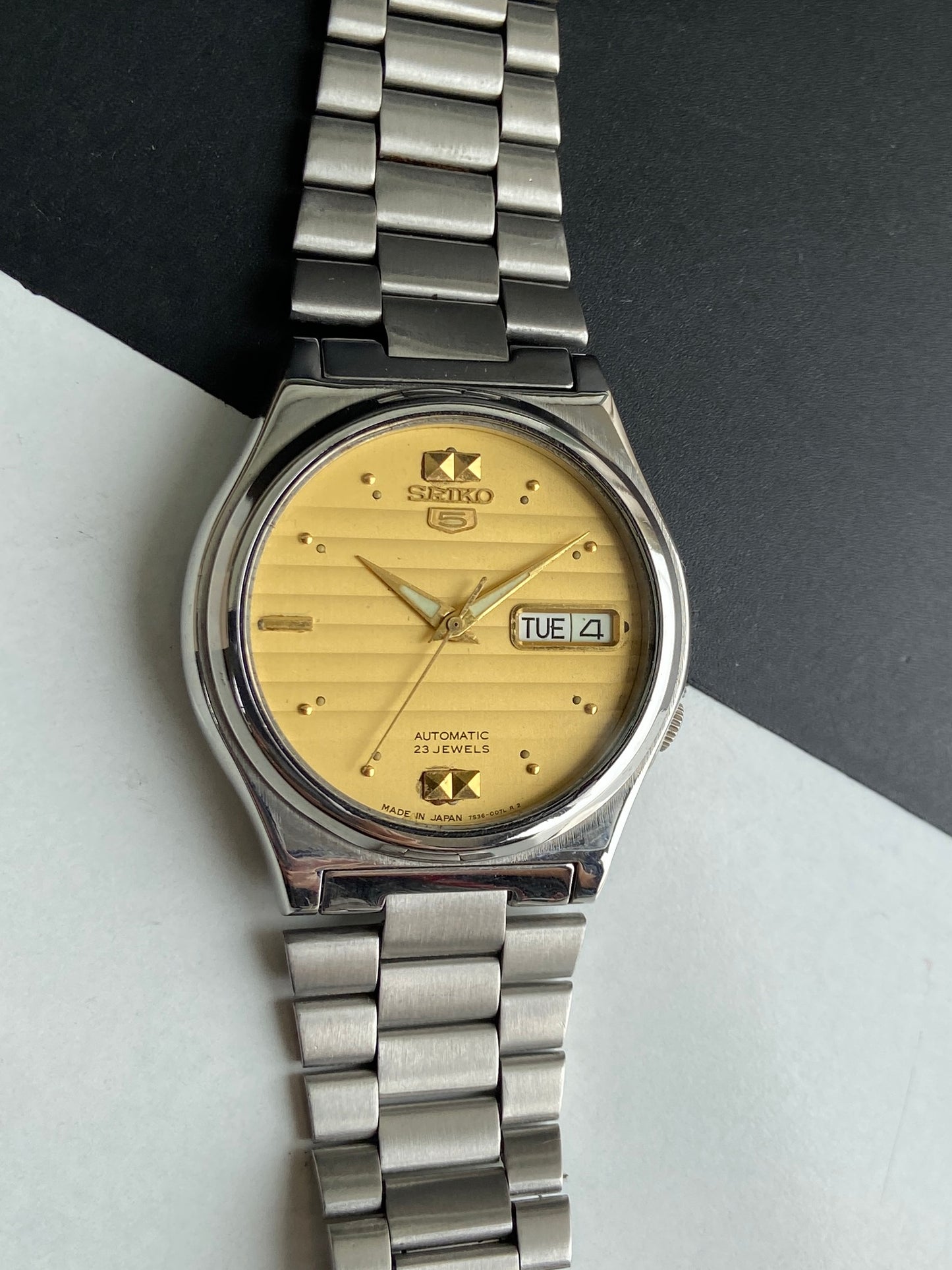 Vintage 1997 Original Seiko 5 Automatic 7S36-8180 Golden Face 23 Jewels Day-Date Japanese Men's Wrist Watch F01