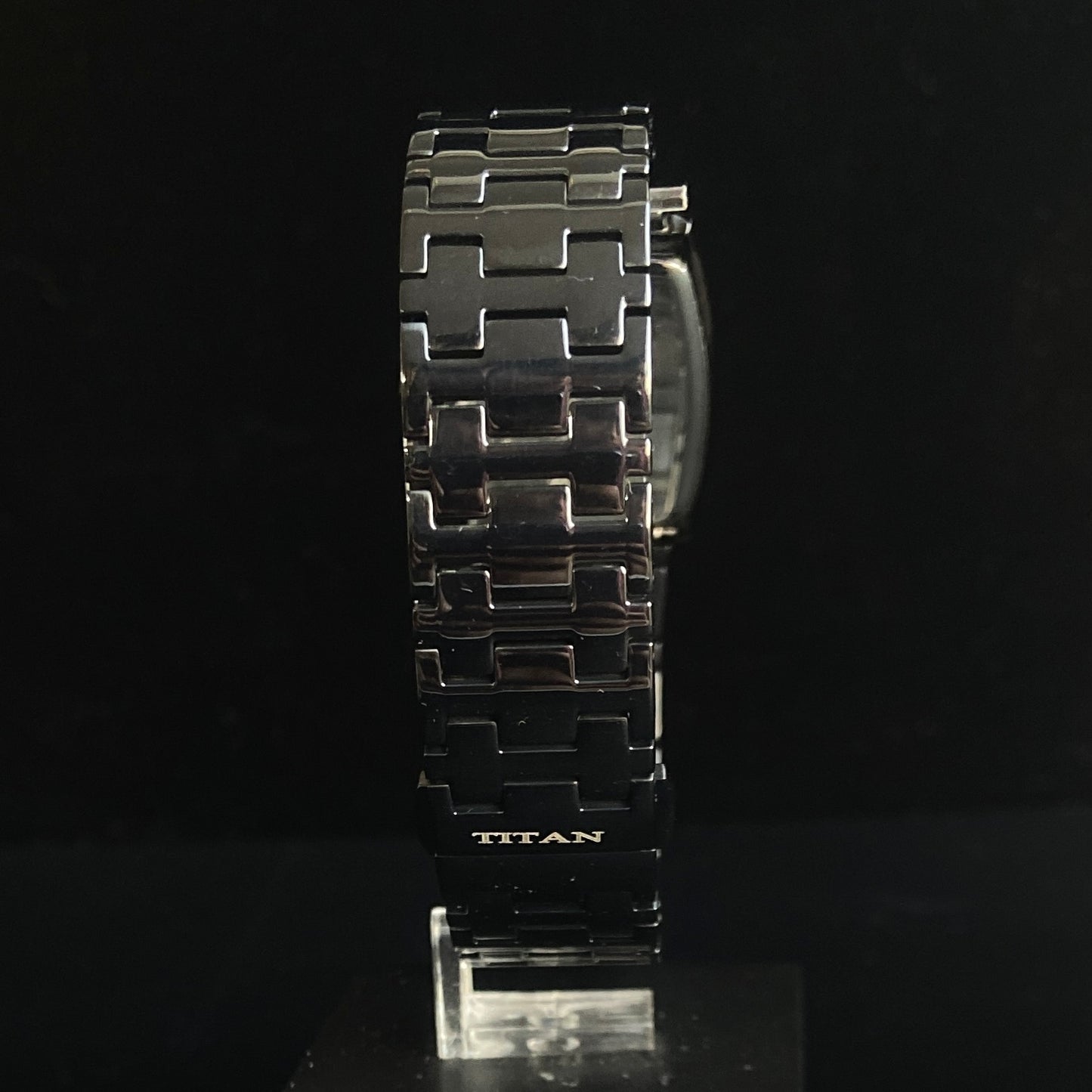 Original TITAN EDGE 1044YCB Barrel White Face 29MM Case Men's Watch K39
