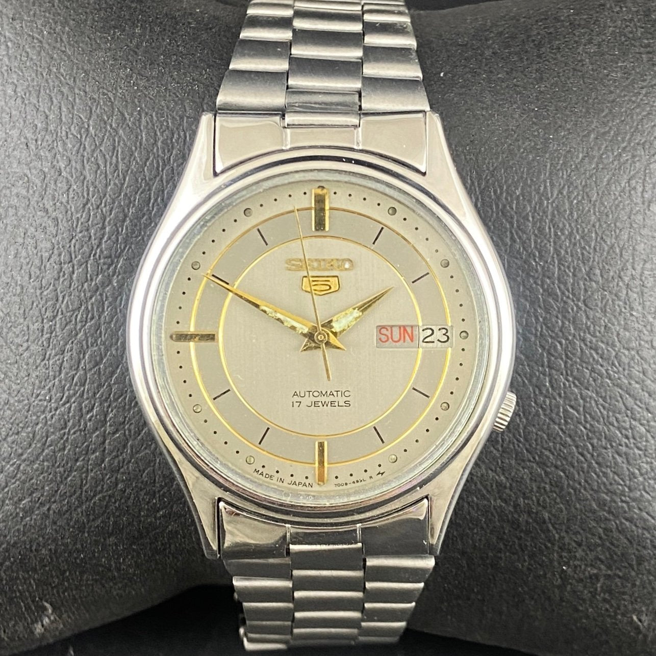 Vintage Original Seiko 5 Automatic Gray Face Cal. 7009 Men's Wrist Watch Serviced.