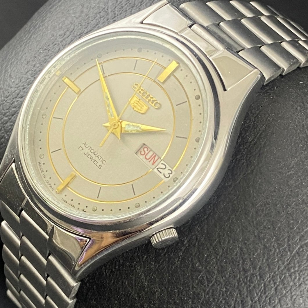 Vintage Original Seiko 5 Automatic Gray Face Cal. 7009 Men's Wrist Watch Serviced.