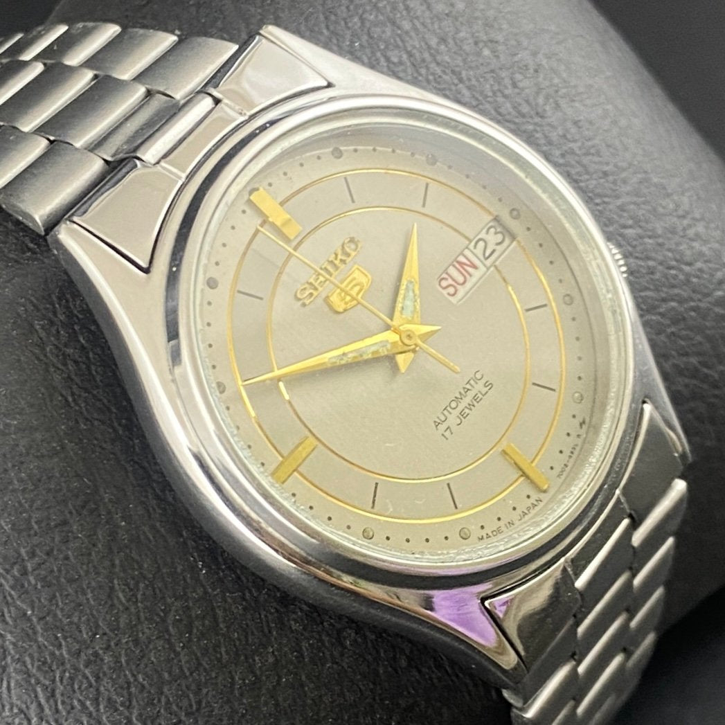 Vintage Original Seiko 5 Automatic Gray Face Cal. 7009 Men's Wrist Watch Serviced.