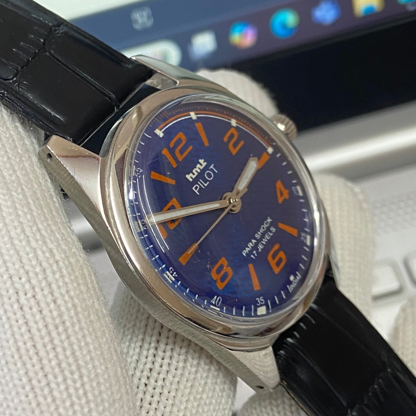 Vintage Mod HMT Pilot Hand Winding 17 Jewels Blue Face Black Band Men's Wrist Watch B06