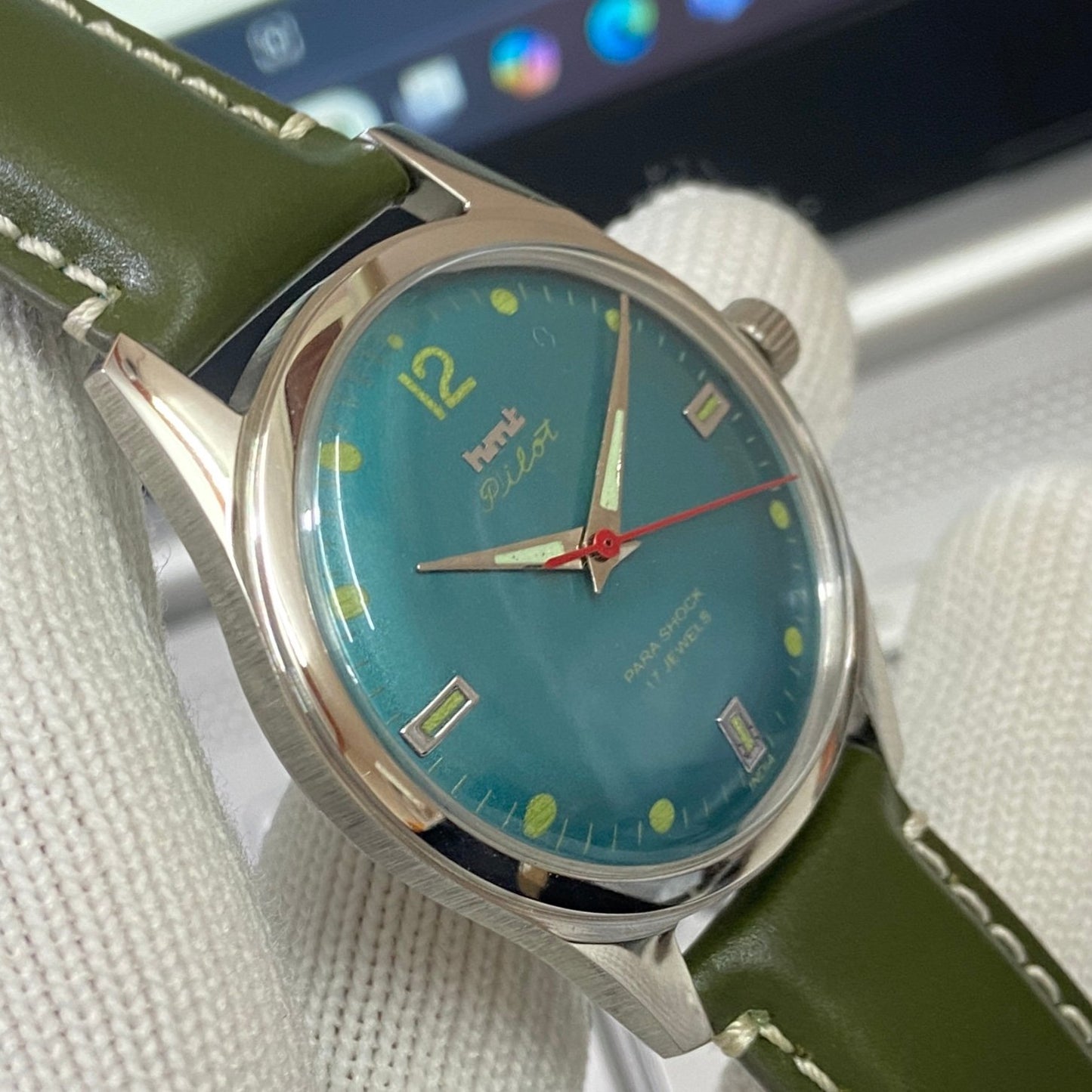 Vintage HMT Pilot Hand Winding 17 Jewels Green Face Green Band Men's Wrist Watch B08