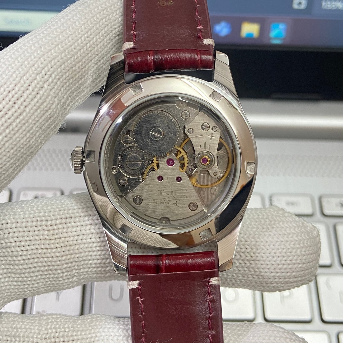 Vintage HMT Devanagari Hand Winding 17 Jewels White Face Red Band Men's Wrist Watch B20