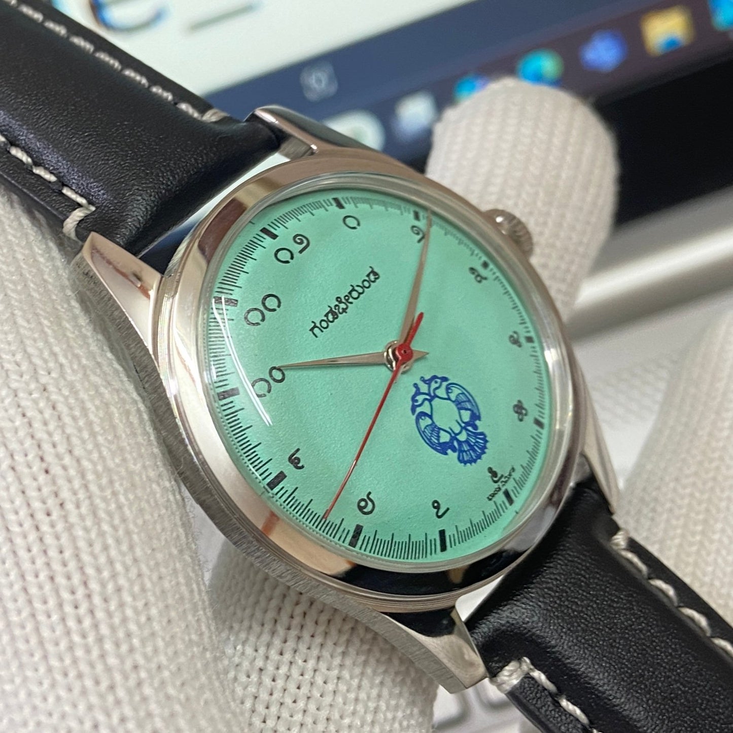 Vintage HMT Gandaberunda Hand Winding 17 Jewels Tiffany Blue Face Black Band Men's Wrist Watch B41