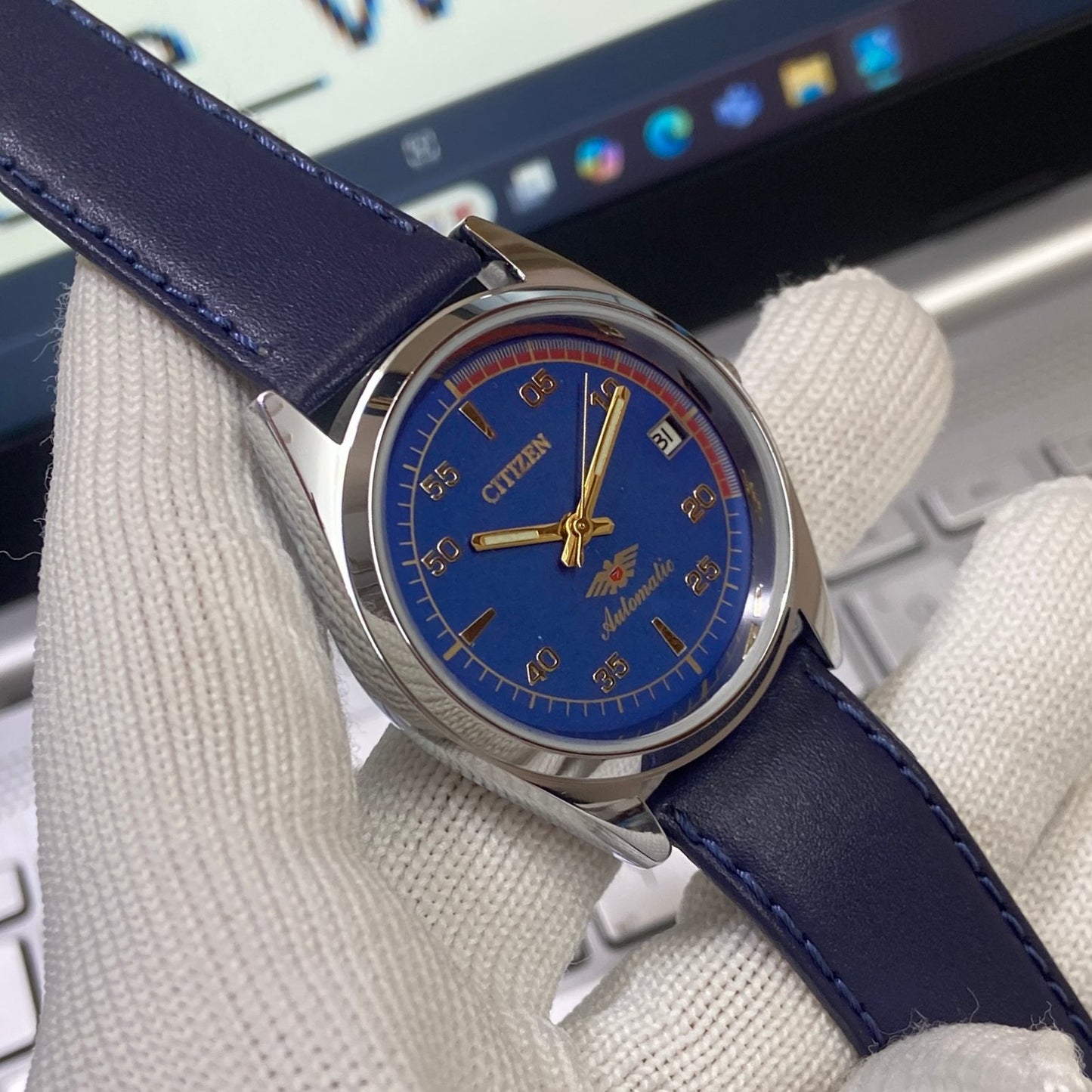 Vintage Citizen Automatic 21 Jewels Blue Face Blue Band B86
