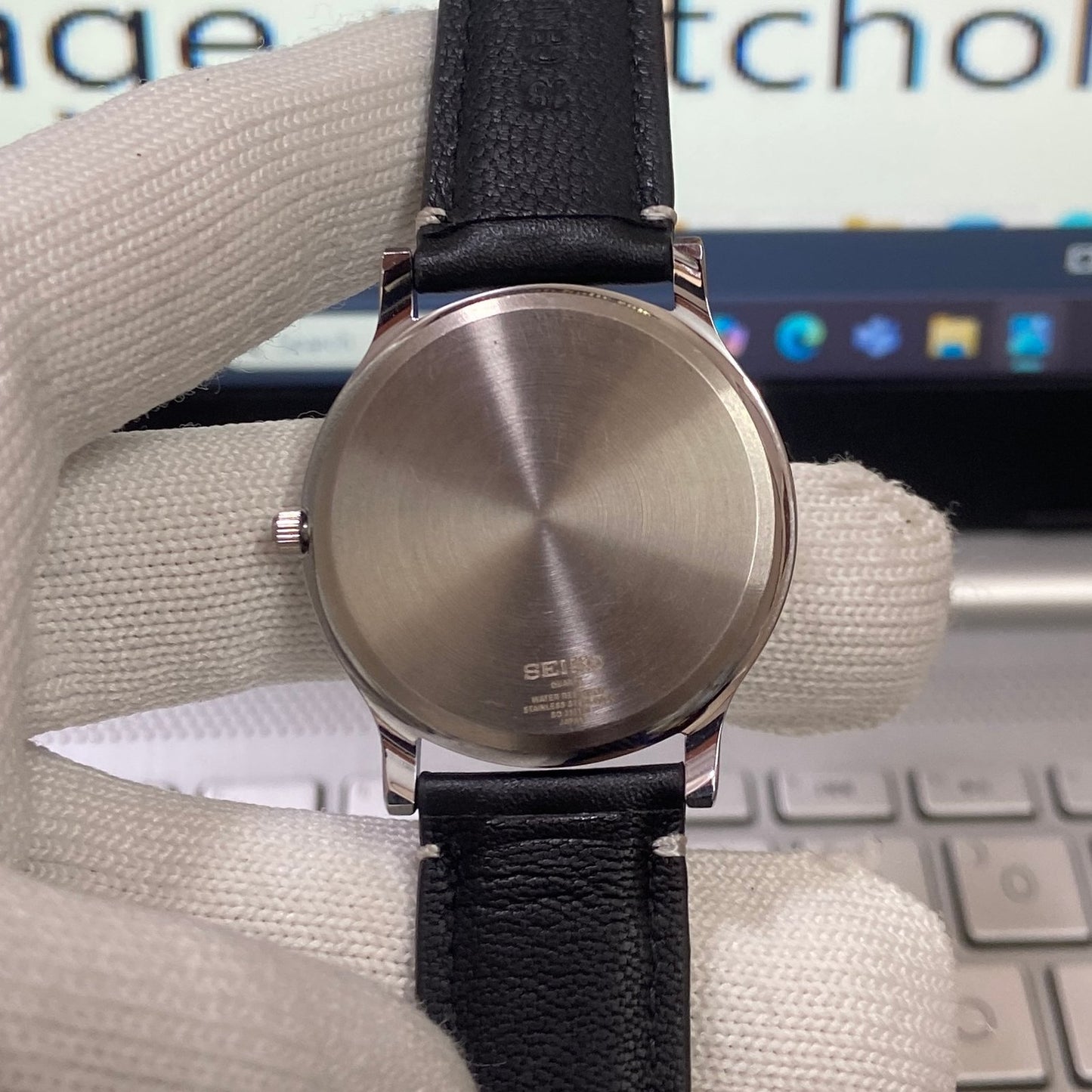 Vintage Seiko Slim Quartz Black Face Black Band Men's Wrist Watch C12