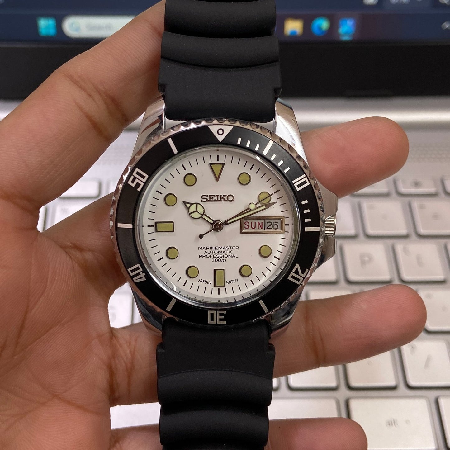 Vintage MOD Seiko Marine Master Automatic White Face Cal. 6309 Black Rotating Bezel Black Silicone Strap Men's Wrist Watch C96