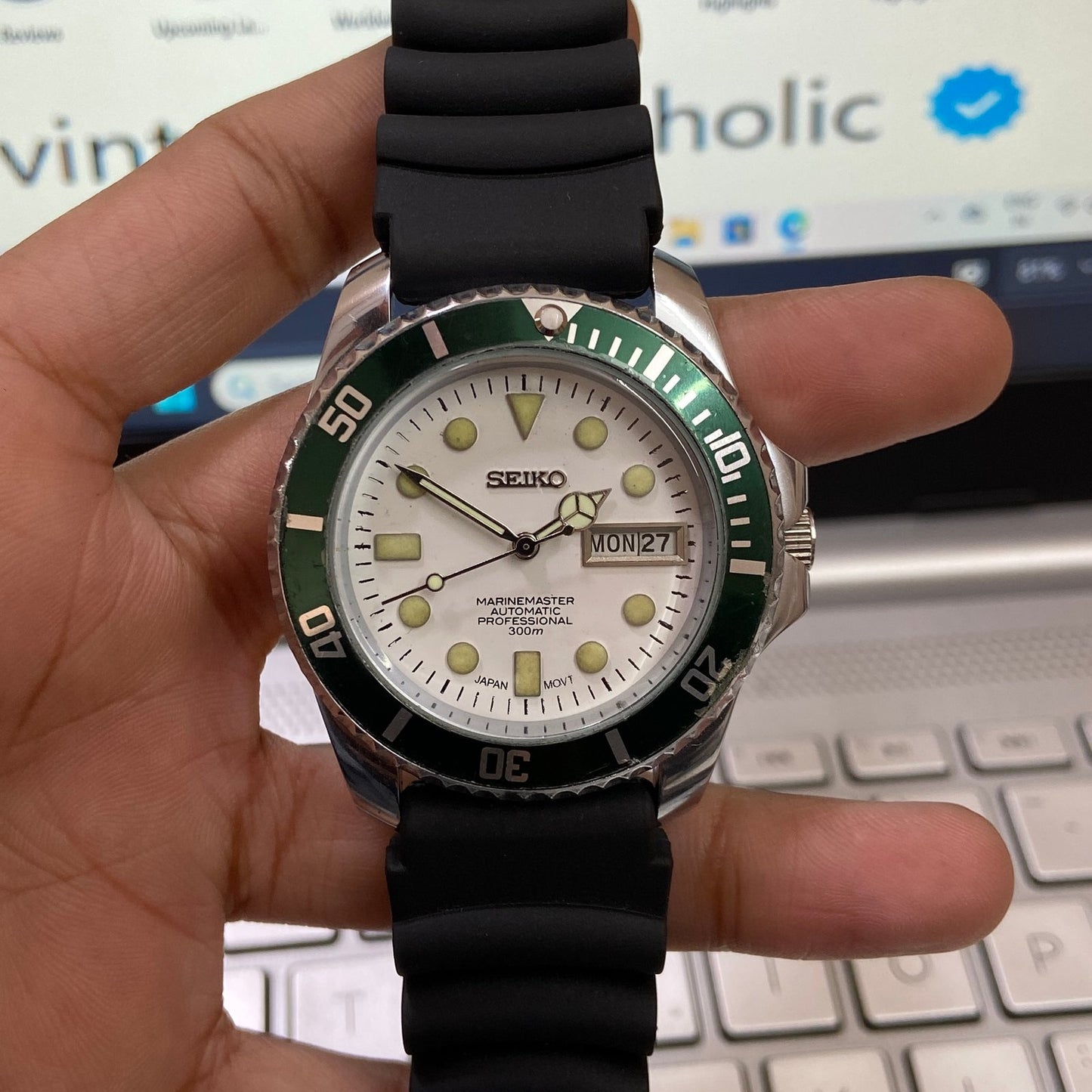 Vintage Seiko Marine Master Automatic White Face Cal. 6309 Green Rotating Bezel Black Silicone Strap Men's Wrist Watch C97