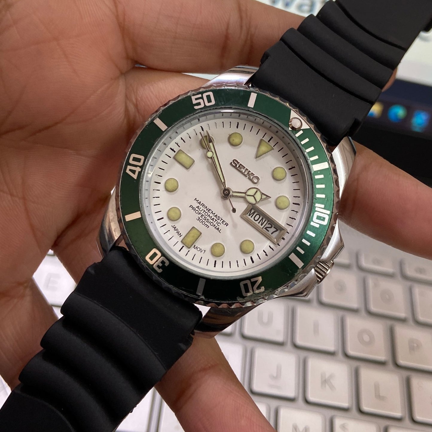 Vintage Seiko Marine Master Automatic White Face Cal. 6309 Green Rotating Bezel Black Silicone Strap Men's Wrist Watch C97