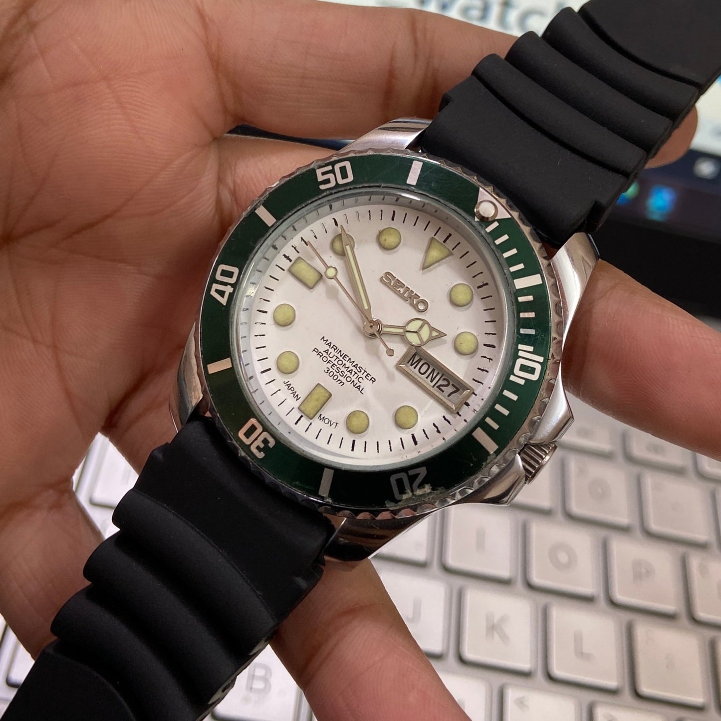 Vintage Seiko Marine Master Automatic White Face Cal. 6309 Green Rotating Bezel Black Silicone Strap Men's Wrist Watch C97