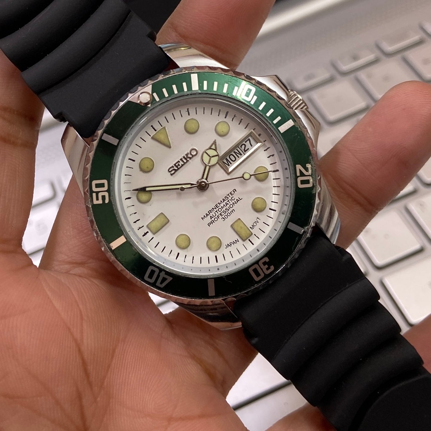 Vintage Seiko Marine Master Automatic White Face Cal. 6309 Green Rotating Bezel Black Silicone Strap Men's Wrist Watch C97