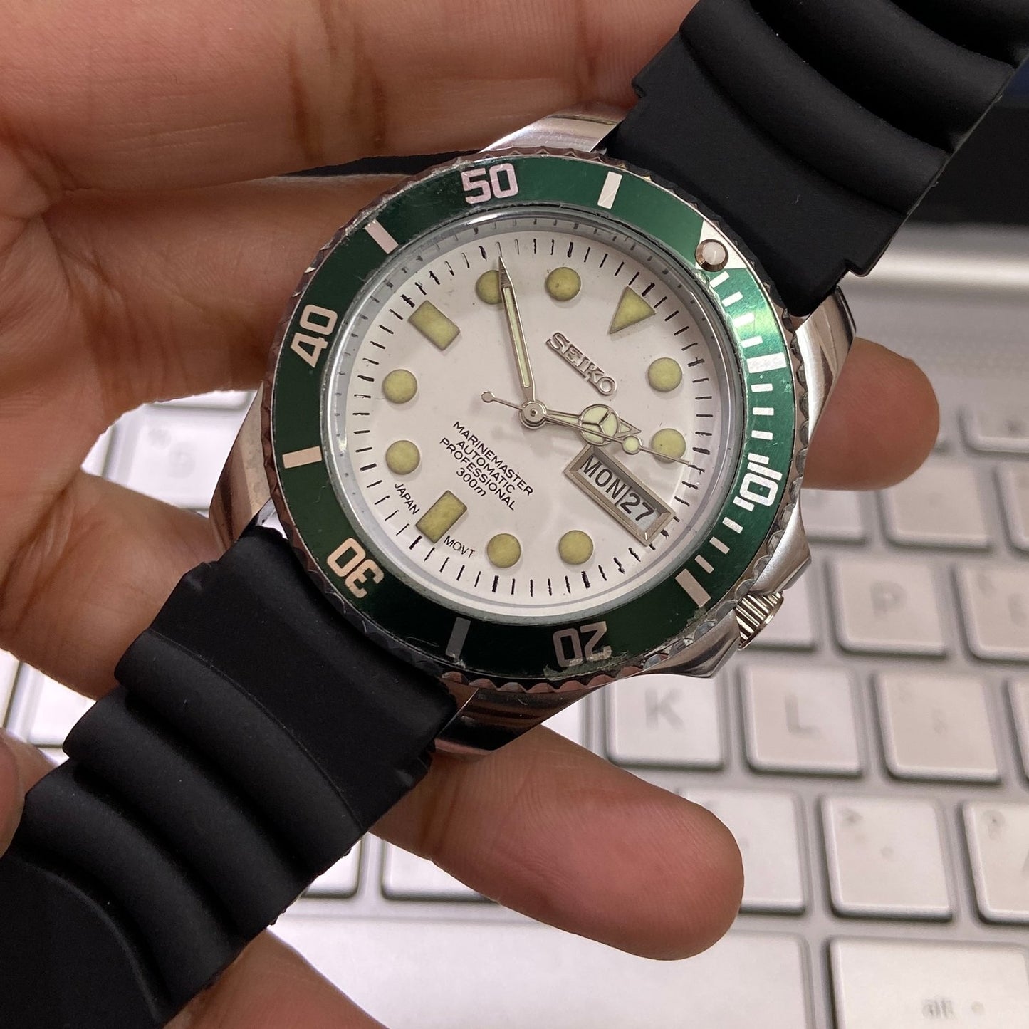 Vintage Seiko Marine Master Automatic White Face Cal. 6309 Green Rotating Bezel Black Silicone Strap Men's Wrist Watch C97
