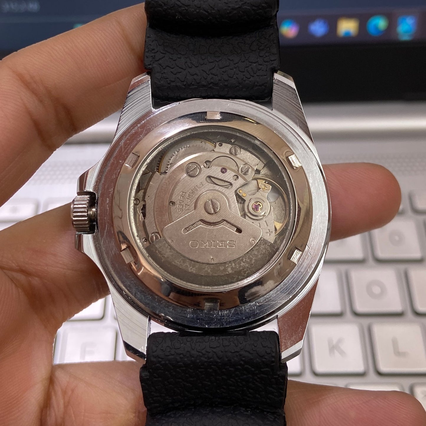 Vintage MOD Seiko Marine Master Automatic Green Face Cal. 6309 Black Rotating Bezel Black Silicone Strap Men's Wrist Watch C98