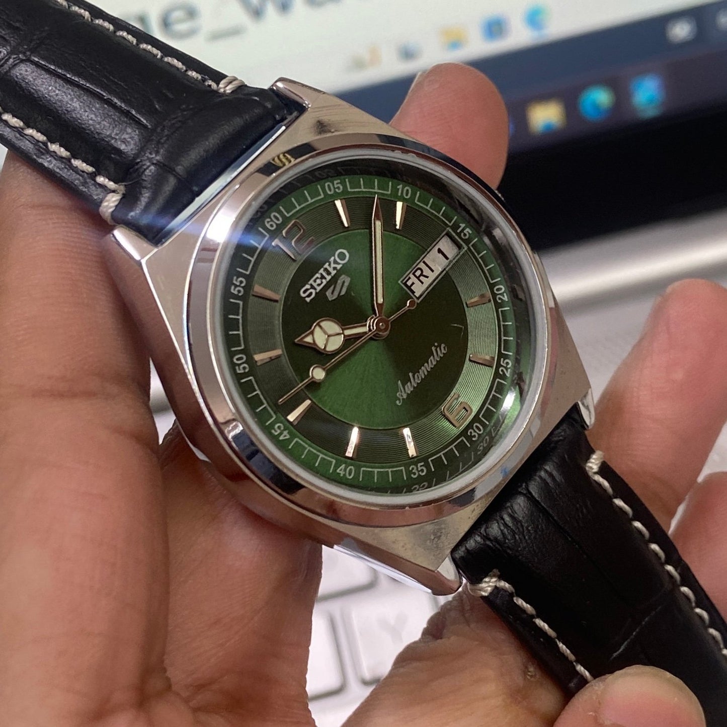 Vintage Mod Seiko 5 Automatic 17 Jewels Cal. 6309 Green Face Black Leather Band Day-Date Men's Wrist Watch D21