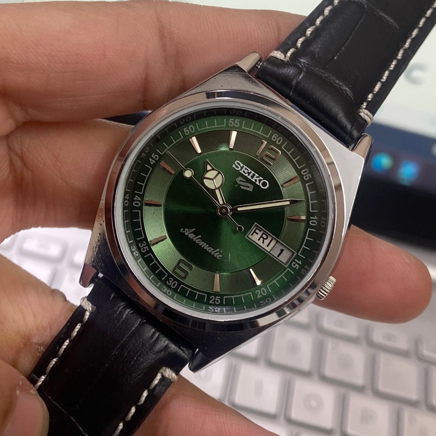 Vintage Mod Seiko 5 Automatic 17 Jewels Cal. 6309 Green Face Black Leather Band Day-Date Men's Wrist Watch D21
