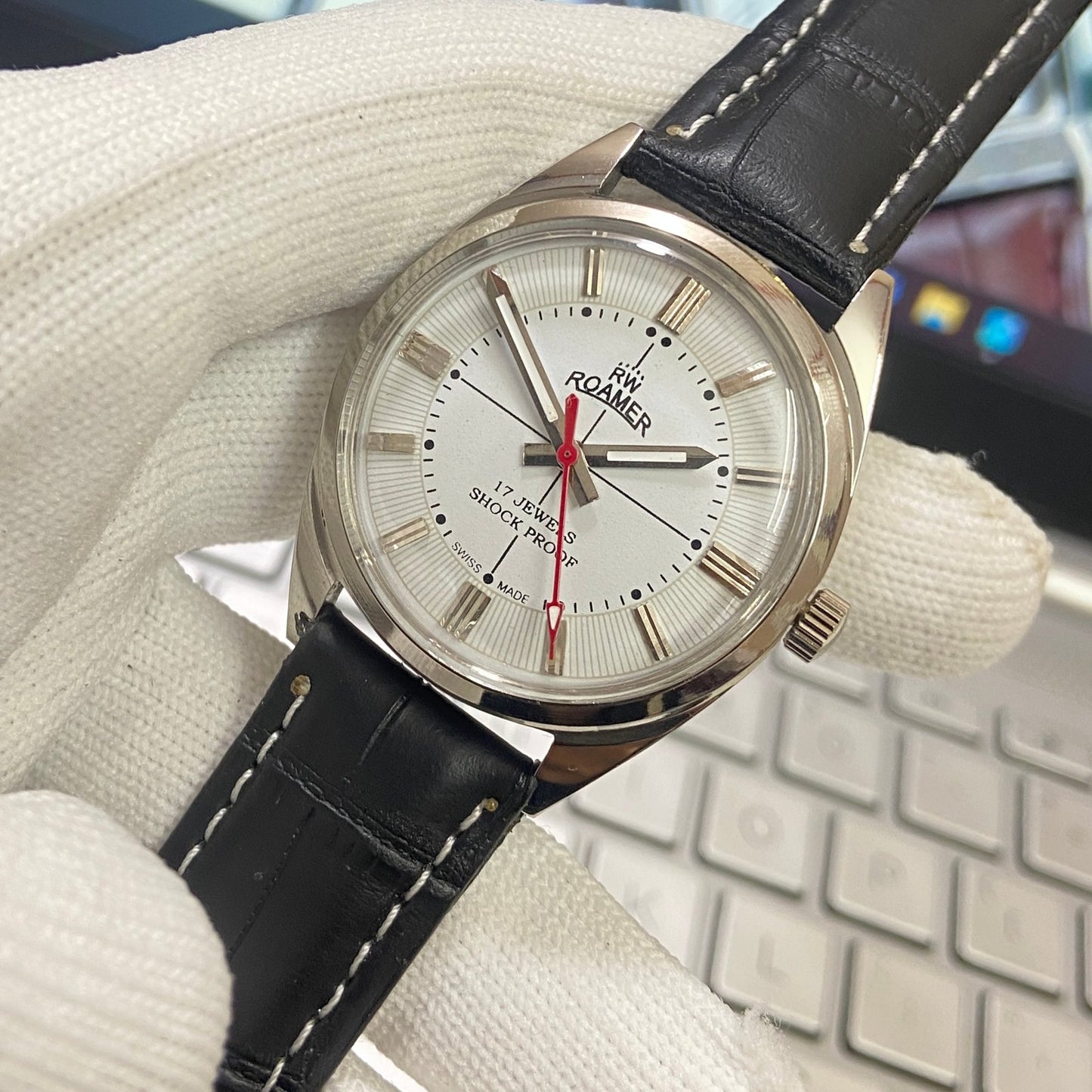 Vintage Roamer white Face Silver Case Mechanical Hand Winding 17 jewels Black Leather Strap Men's Wrist Watch D54